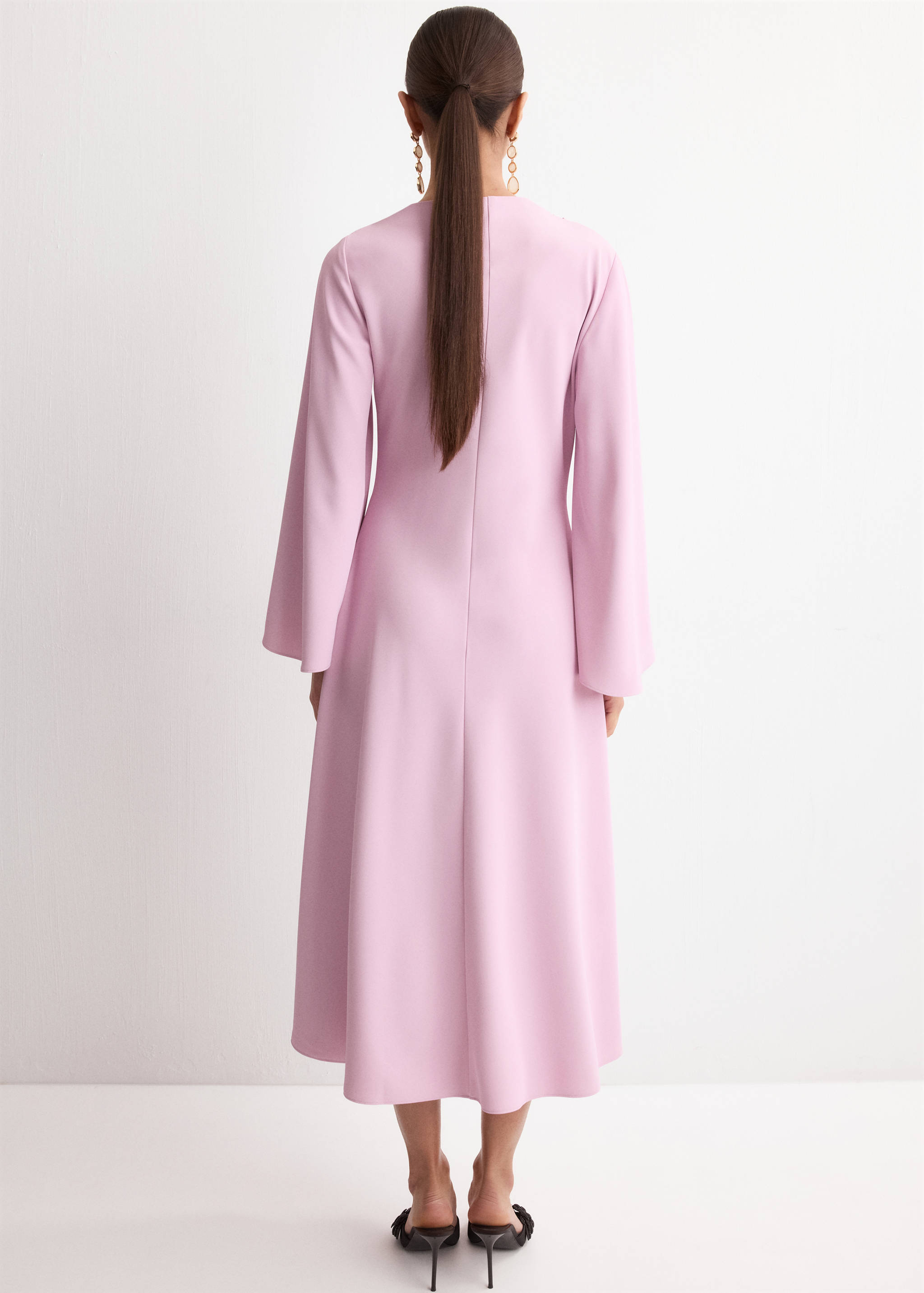 Flared-sleeve satin dress - Reverse of the article