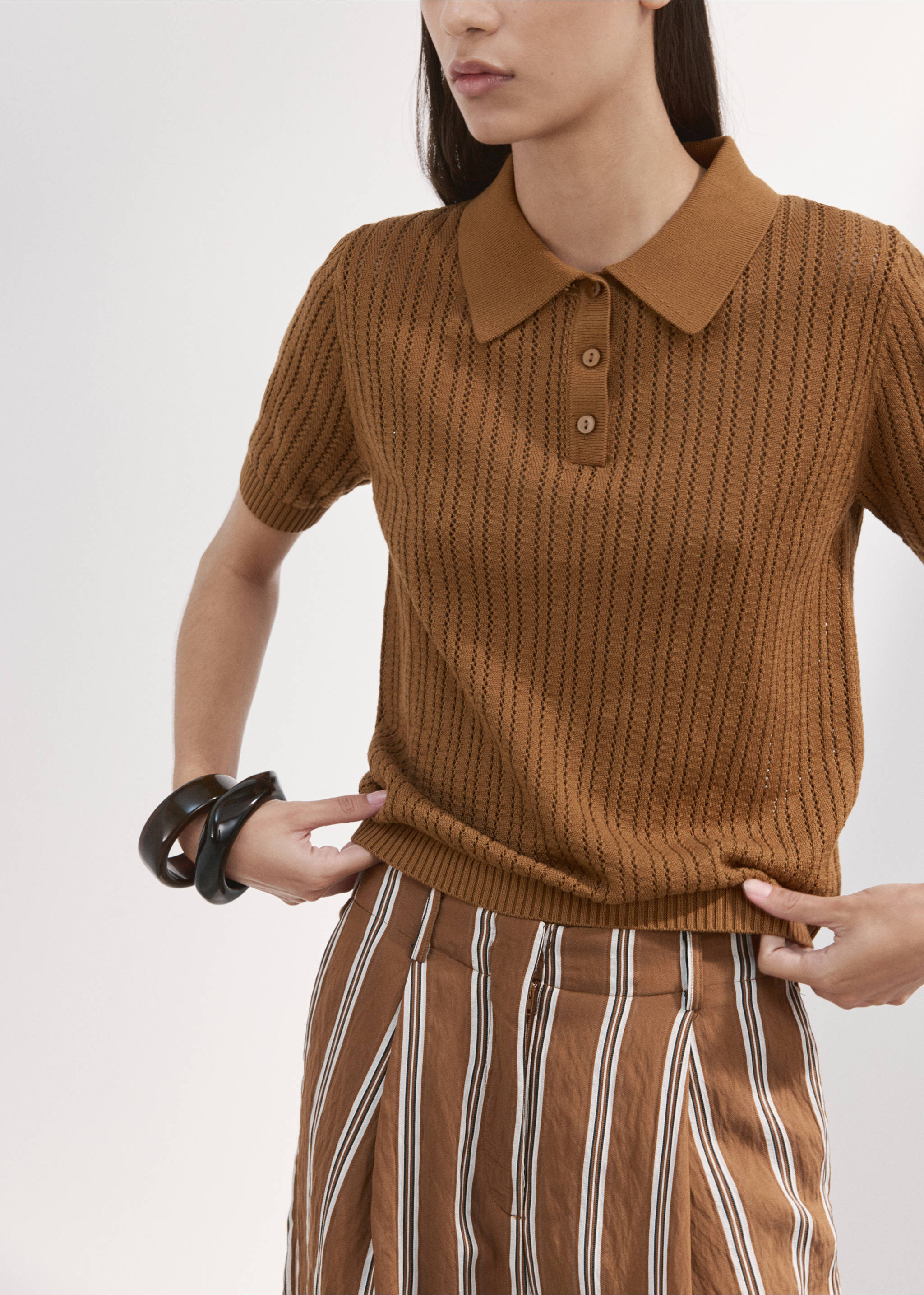 Openwork knitted polo-neck sweater - Details of the article 2, Caramel. Ref: 27005829-00.