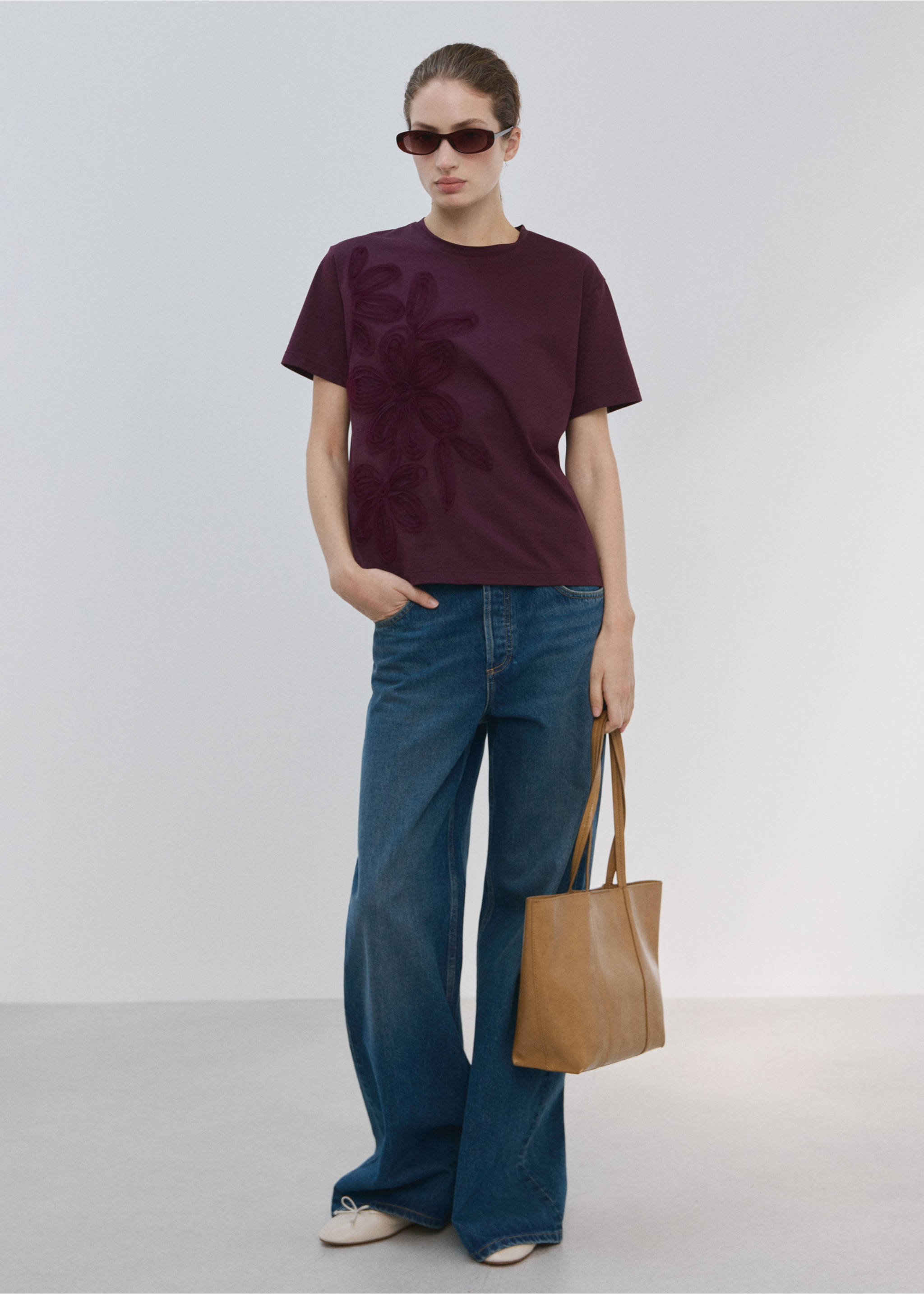 T-shirt de algodão com bordado floral - Plano geral, Cor de vinho. Ref: 27005832-00.