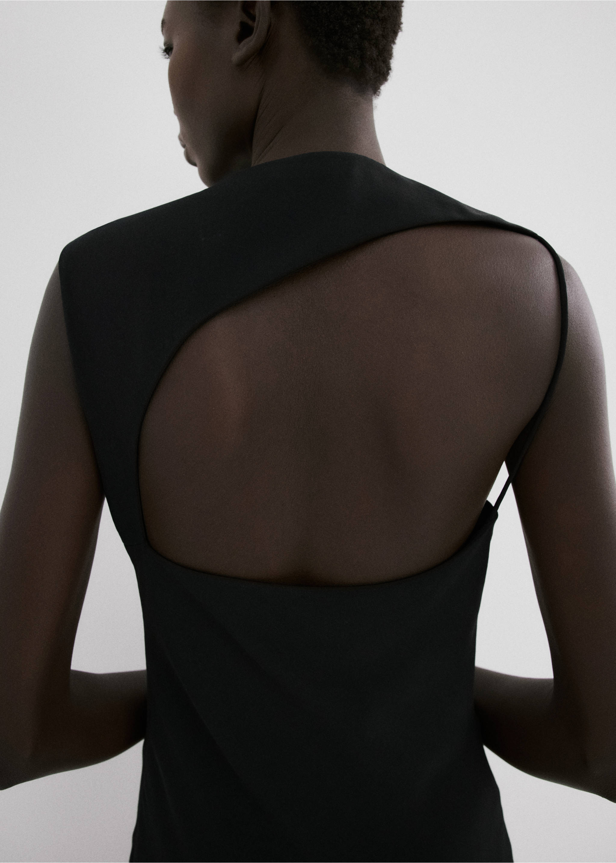 Midi-dress with open back - Details of the article 3, Black. Ref: 27005837-00.