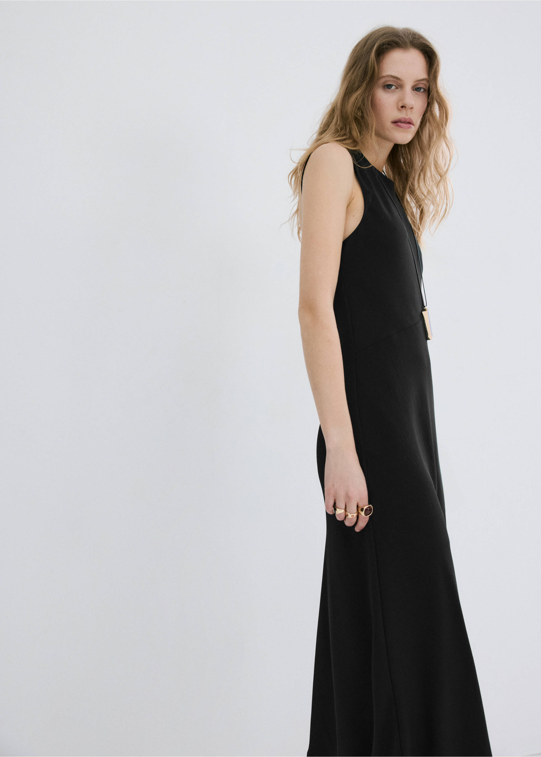 Robe midi dos nu - Plan moyen, Noir. Ref: 27005837-01.