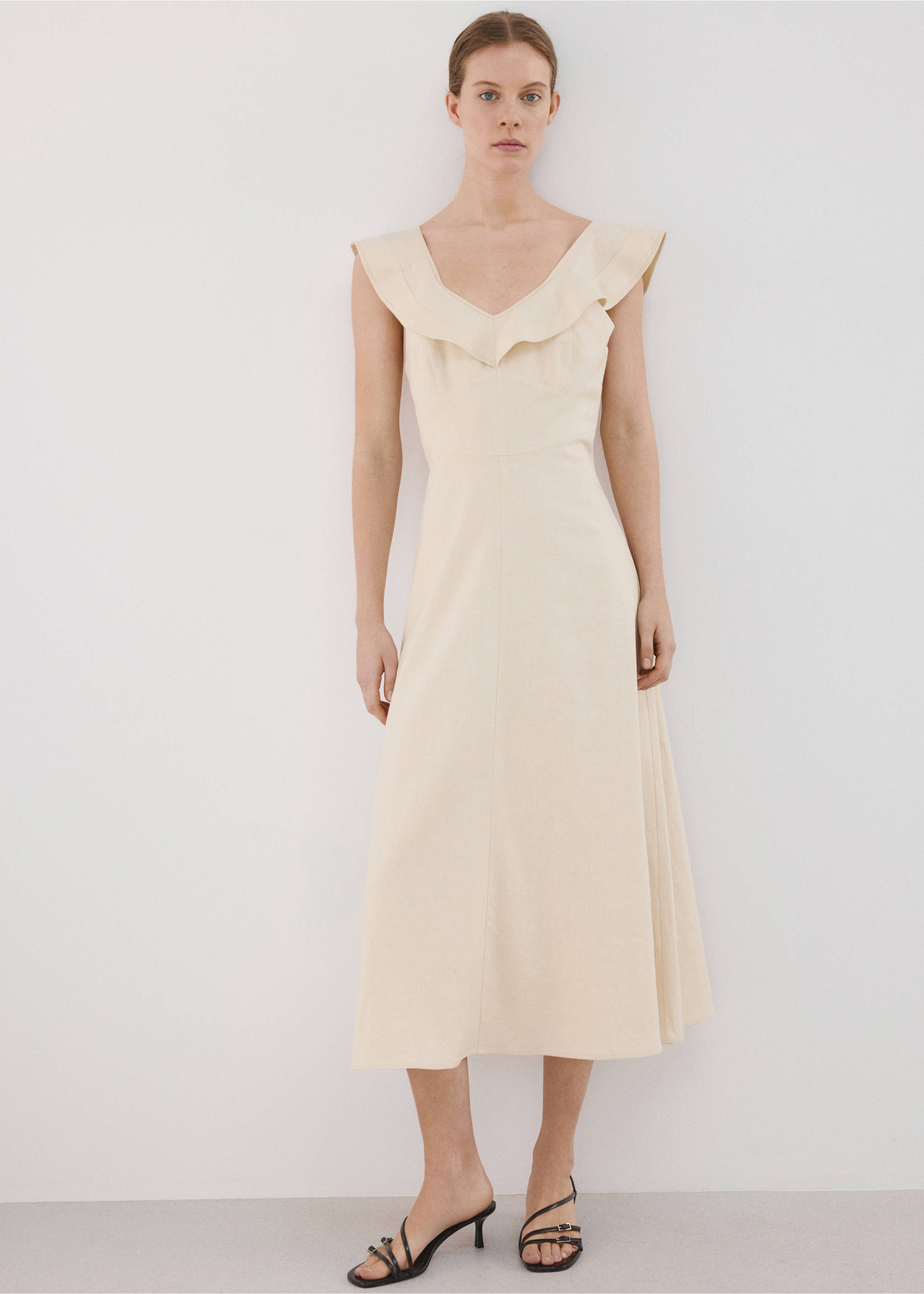 Ruffled linen dress - General plane, Sand. Ref: 27005840-00.