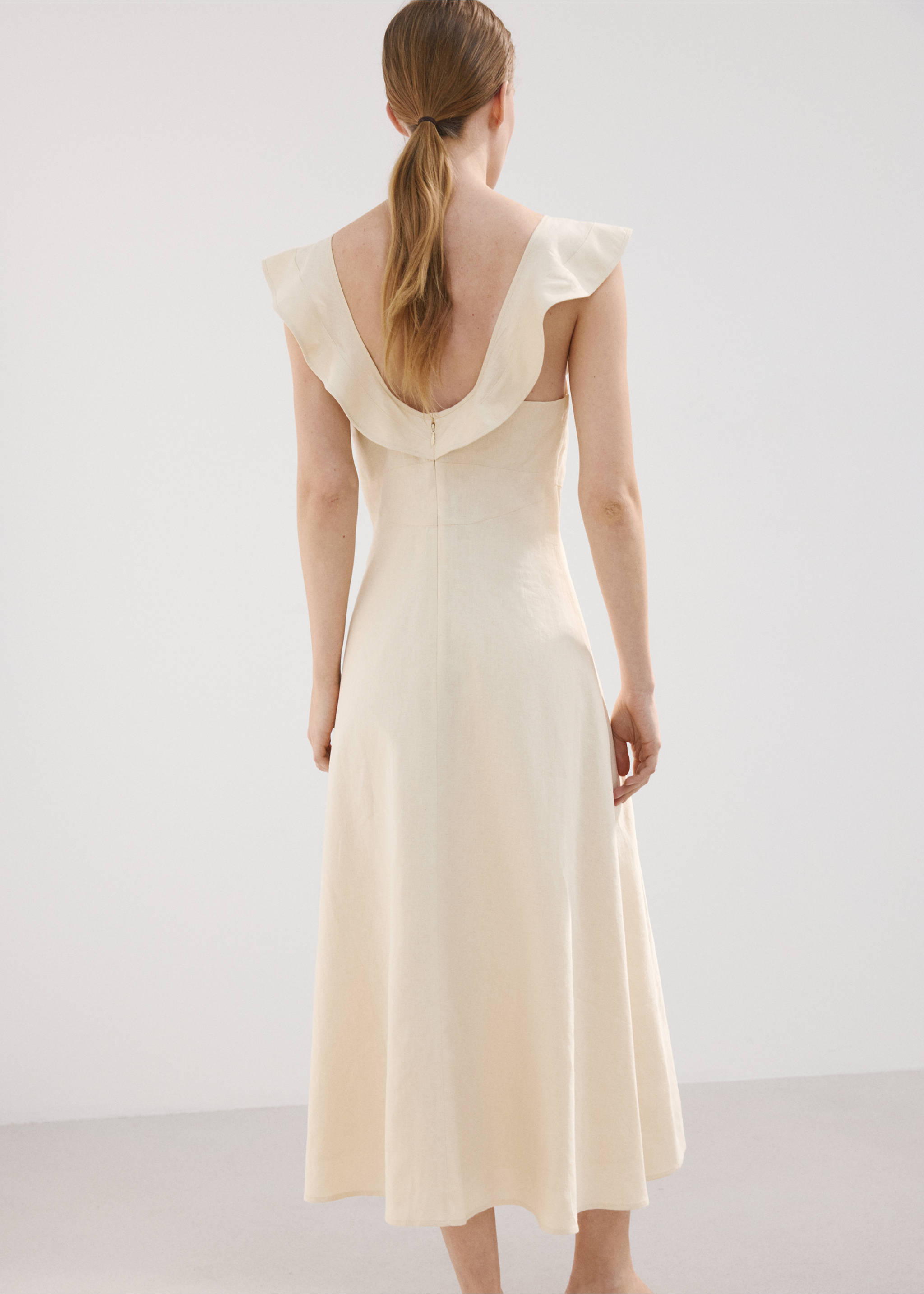 Ruffled linen dress - Reverse of the article, Sand. Ref: 27005840-00.