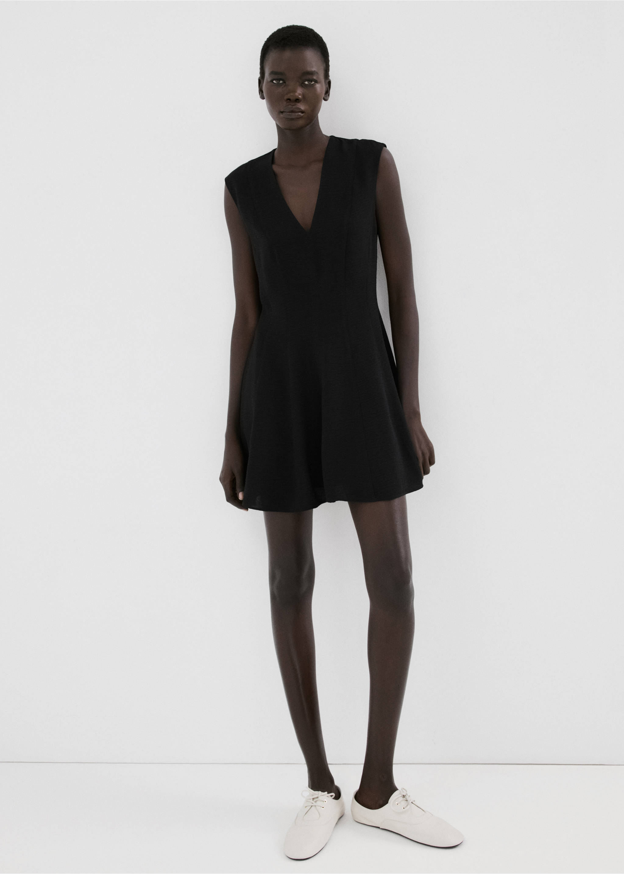 Flounce dress with V-neck - General plane, Black. Ref: 27005842-00.