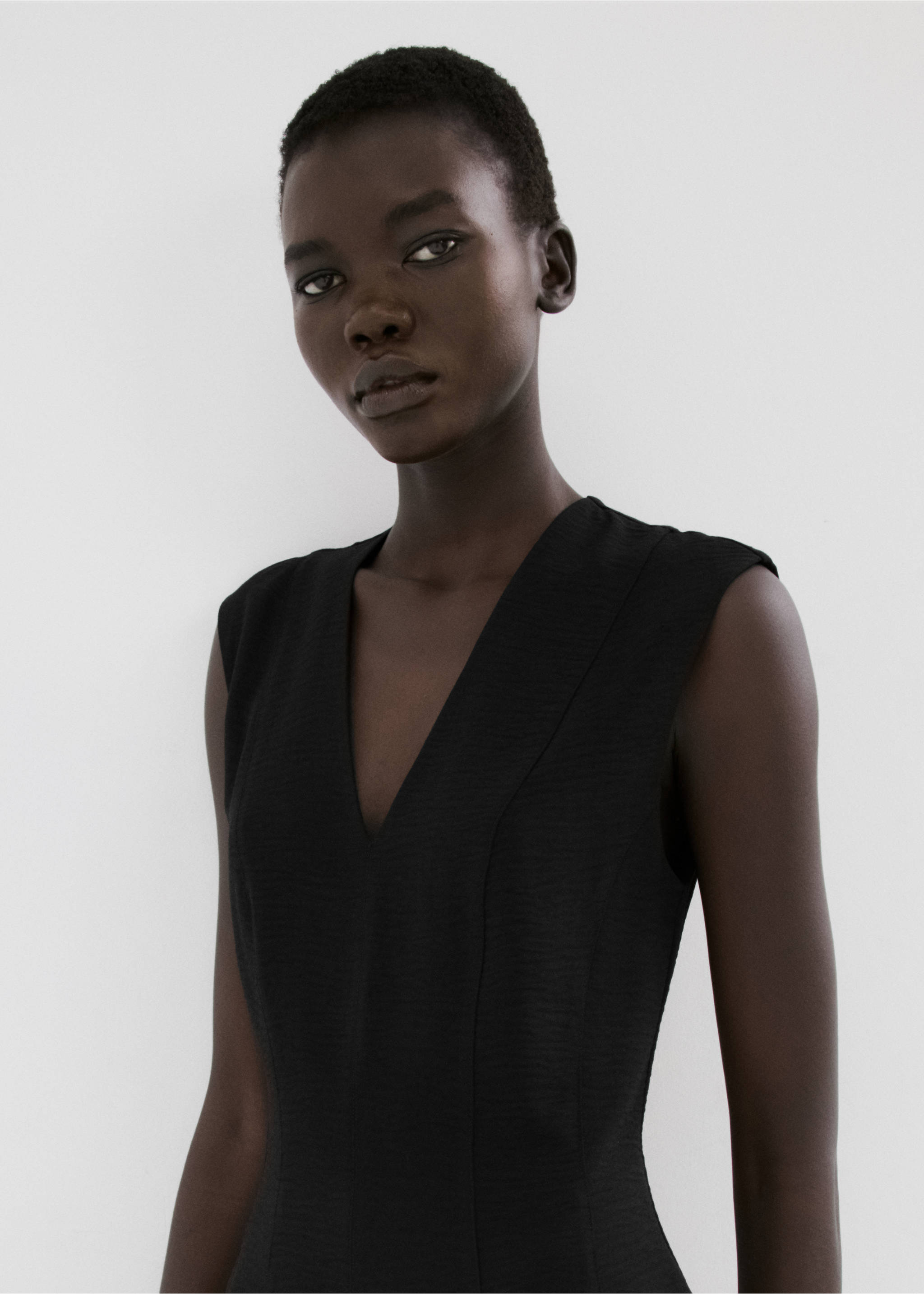 Flounce dress with V-neck - Details of the article 2, Black. Ref: 27005842-00.