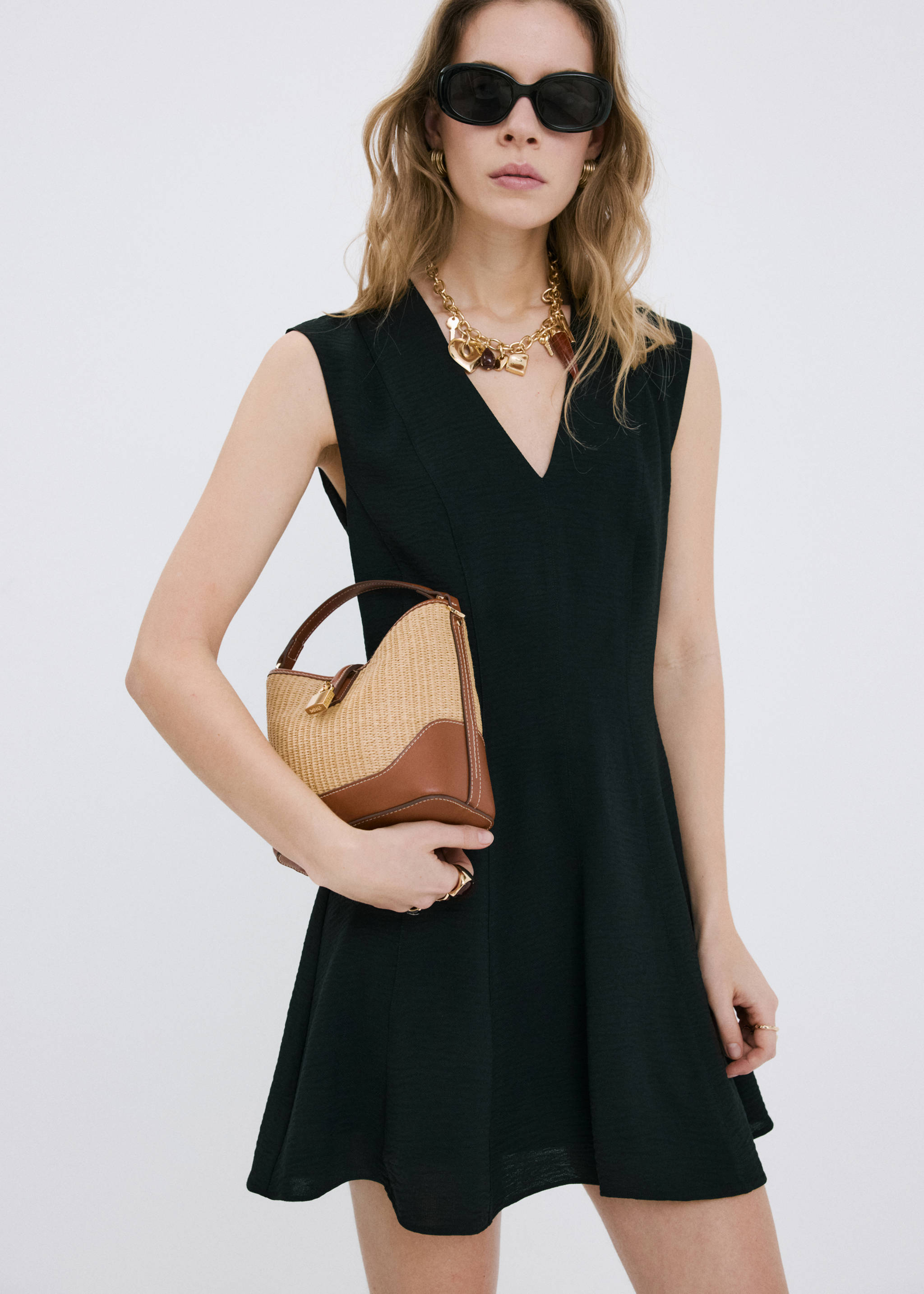 Flounce dress with V-neck - Medium plane