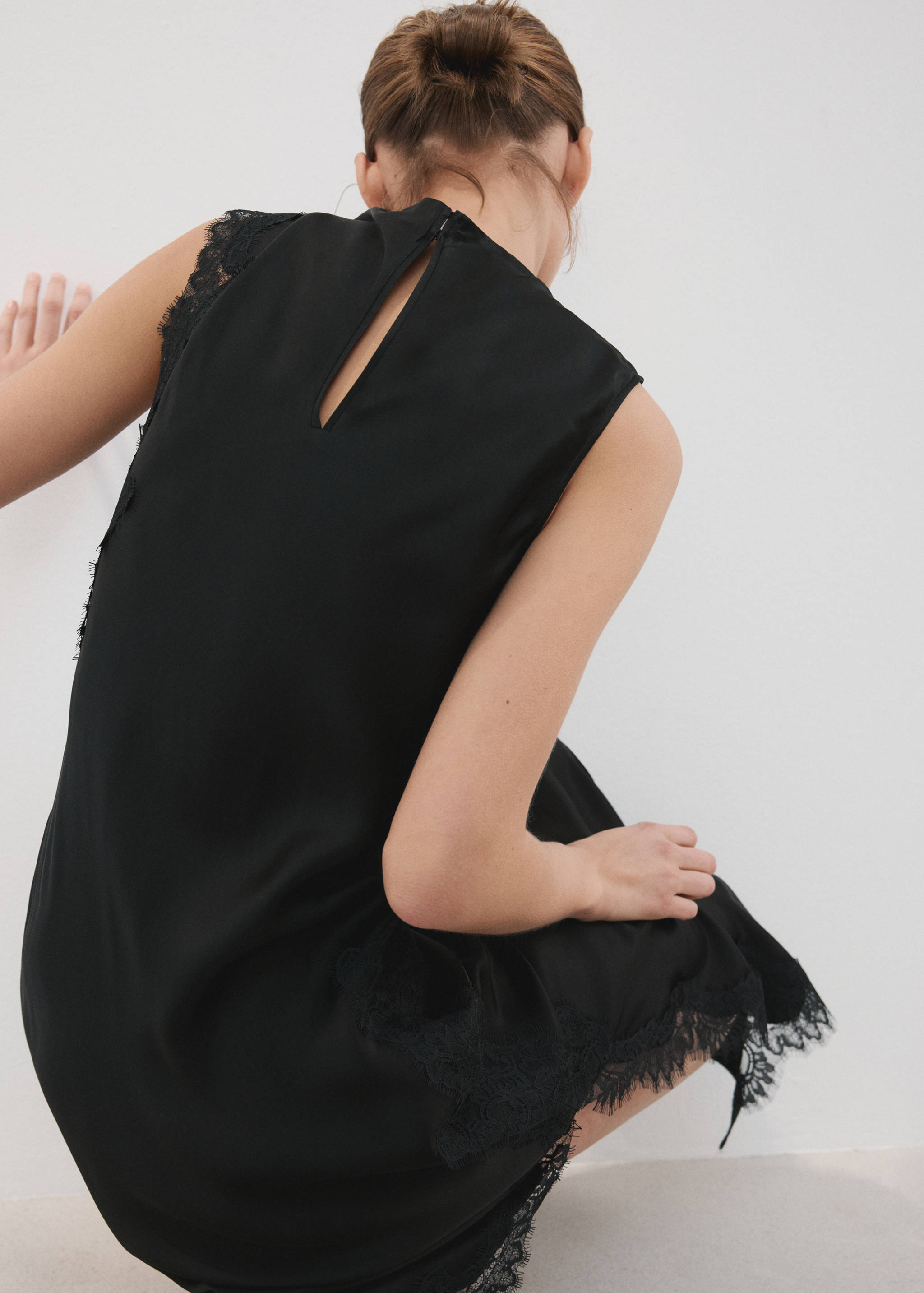 Vestido largo satinado detalles encaje - Detalle del artículo 6