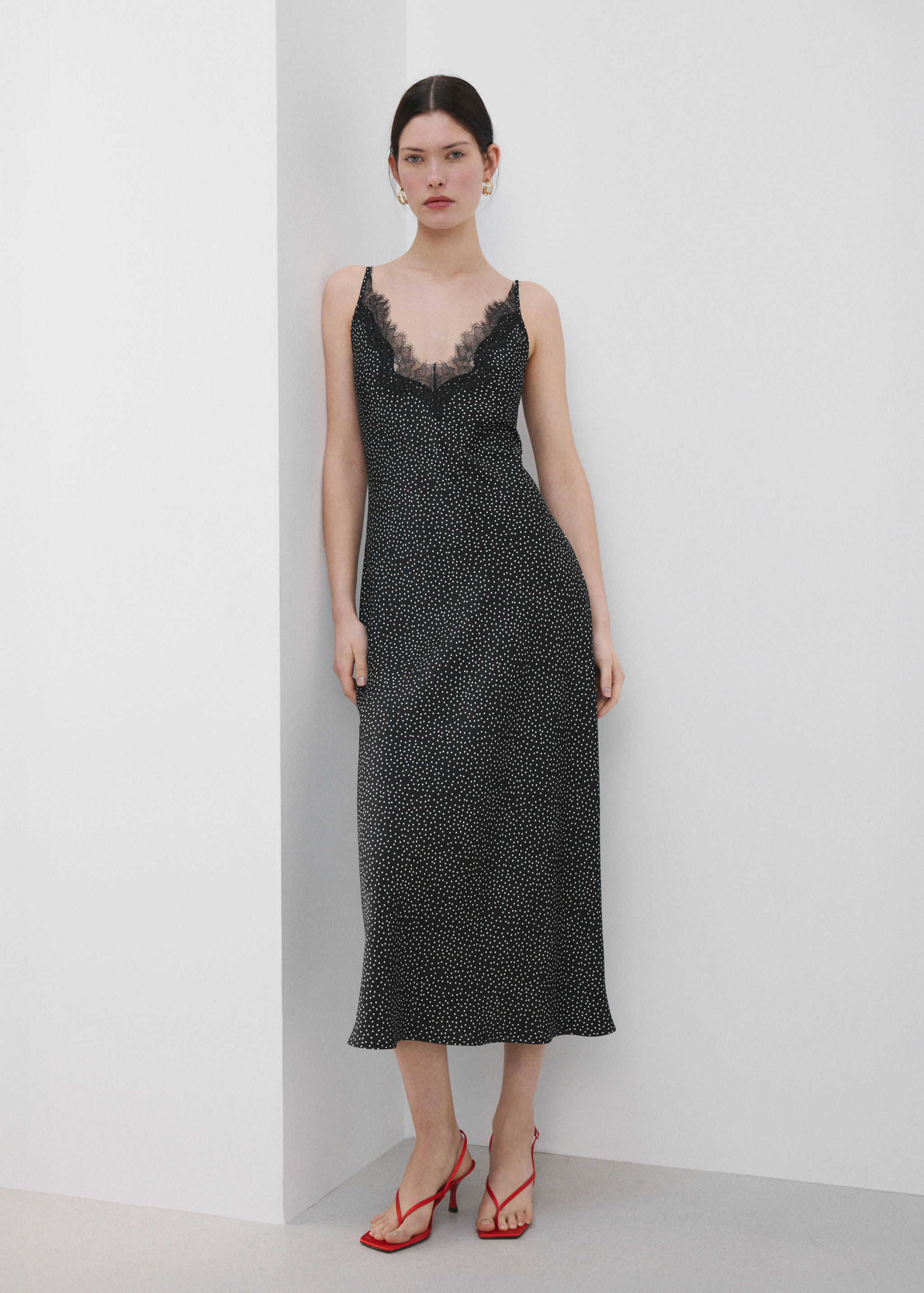 Polka dot lace dress - General plane