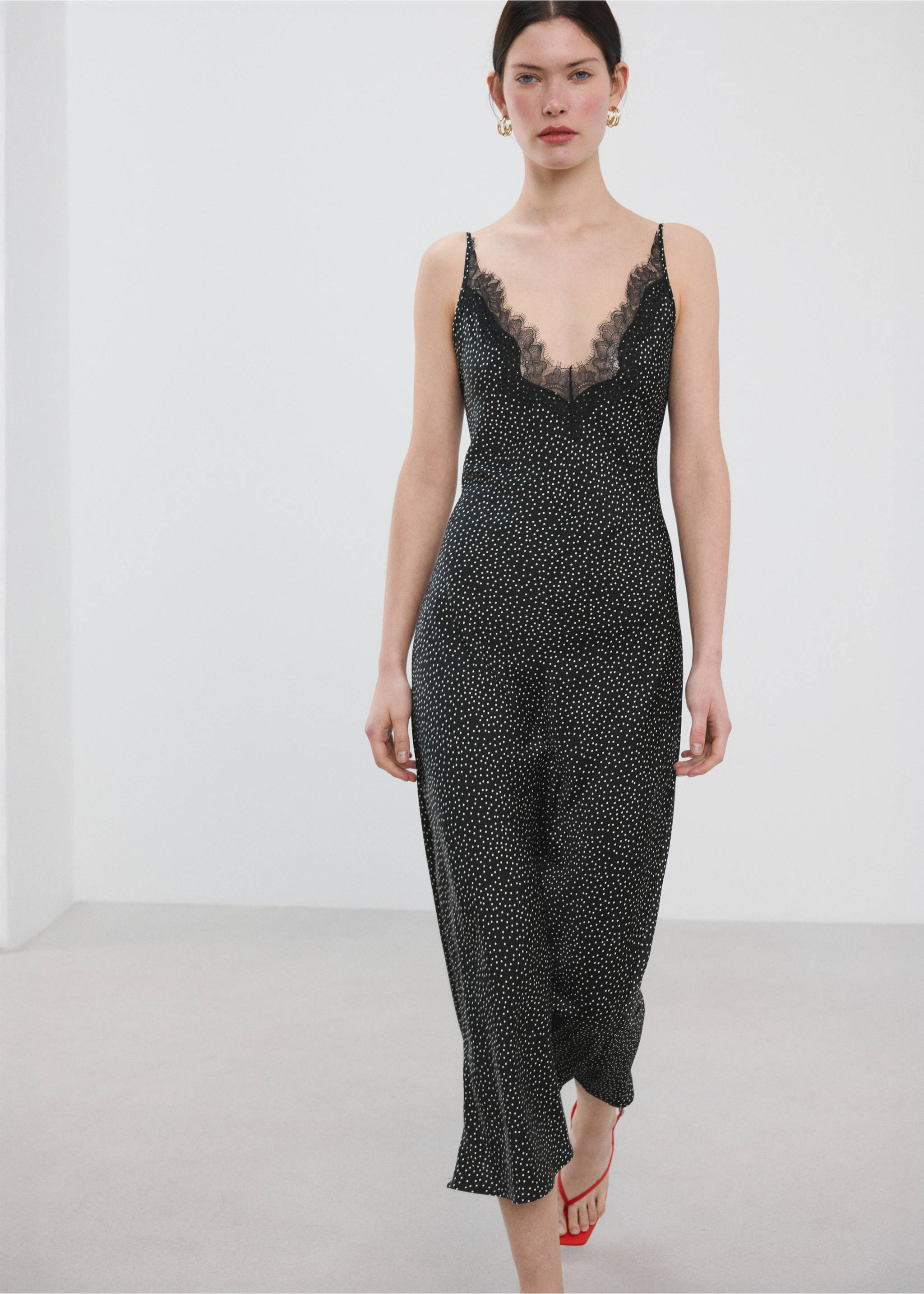 Robe à pois avec dentelle - Détail de l'article 2, Noir. Ref: 27005845-00.