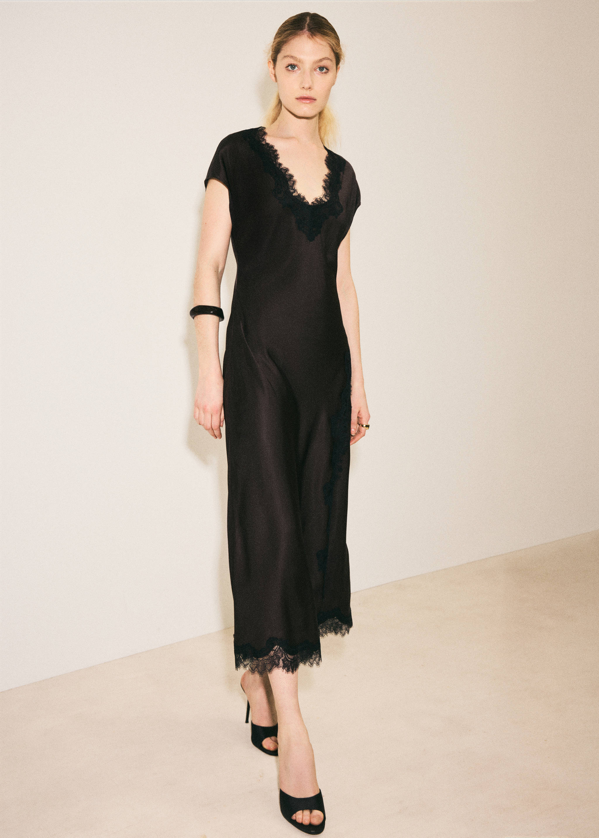 Satin lace dress - General plane