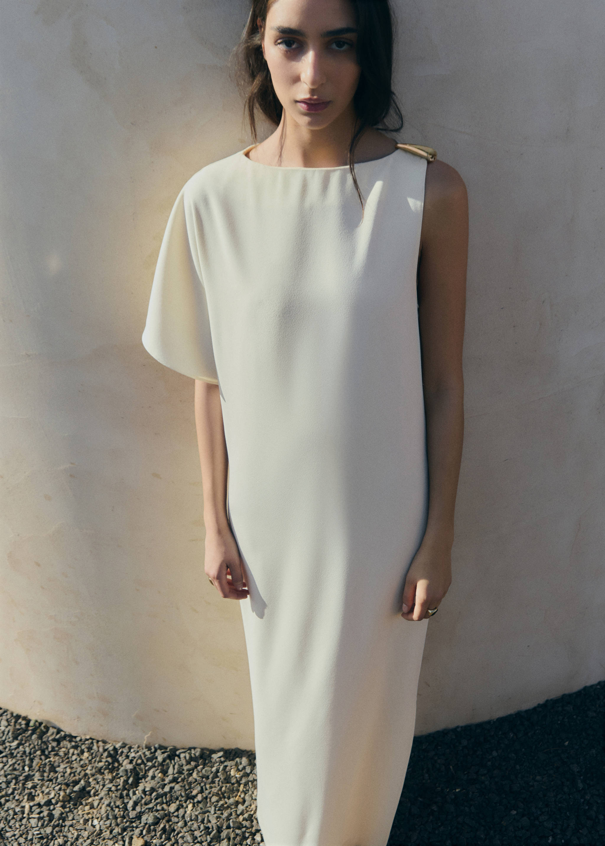 Long dress with asymmetrical sleeve - Medium plane