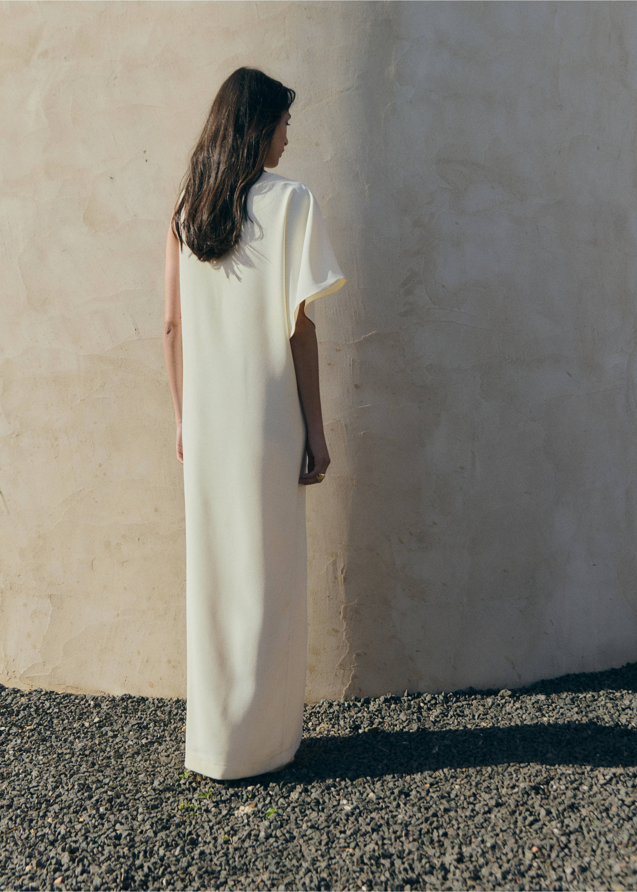 Long dress with asymmetrical sleeve - Reverse of the article, Ecru. Ref: 27005847-00.