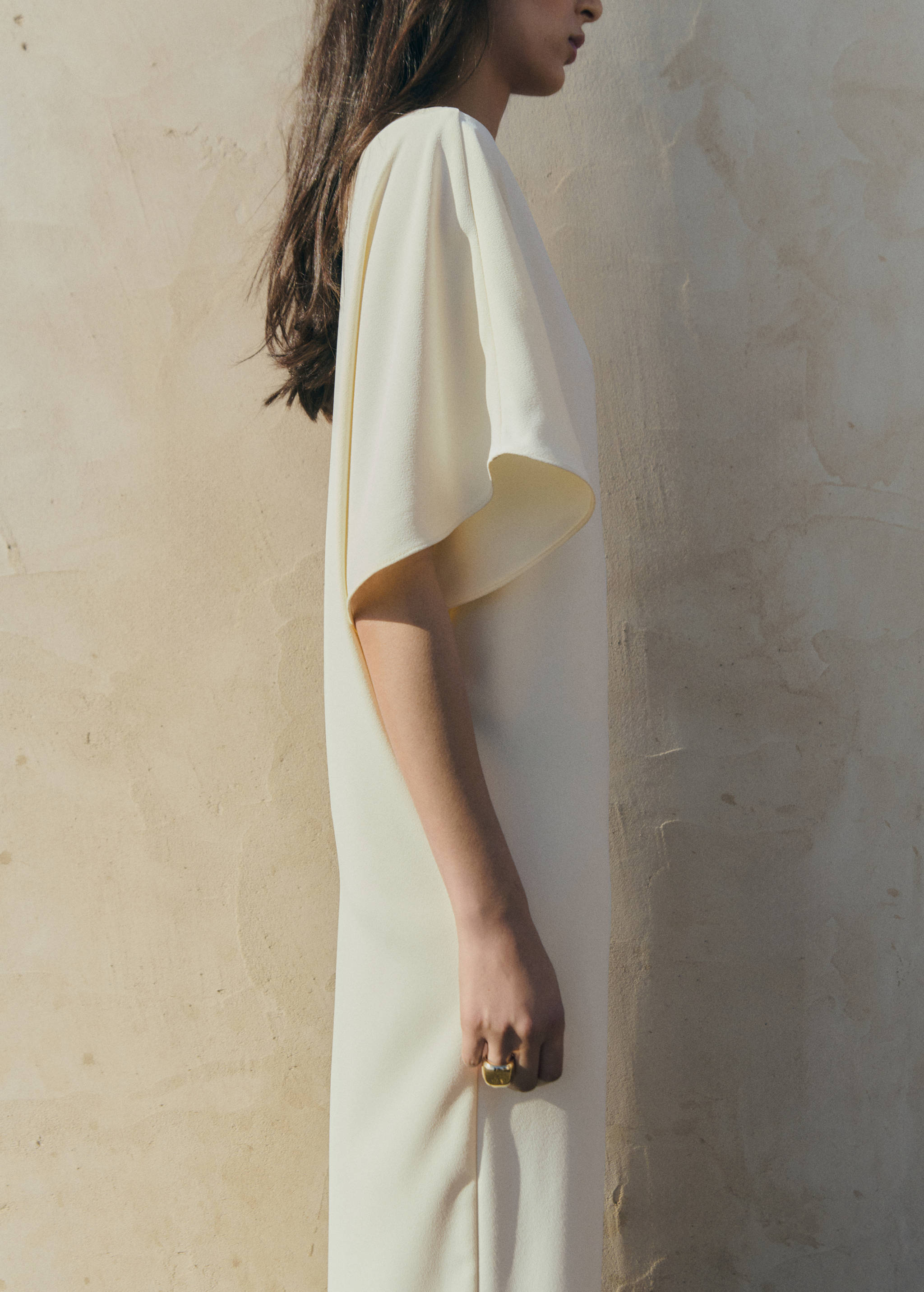 Long dress with asymmetrical sleeve - Details of the article 1