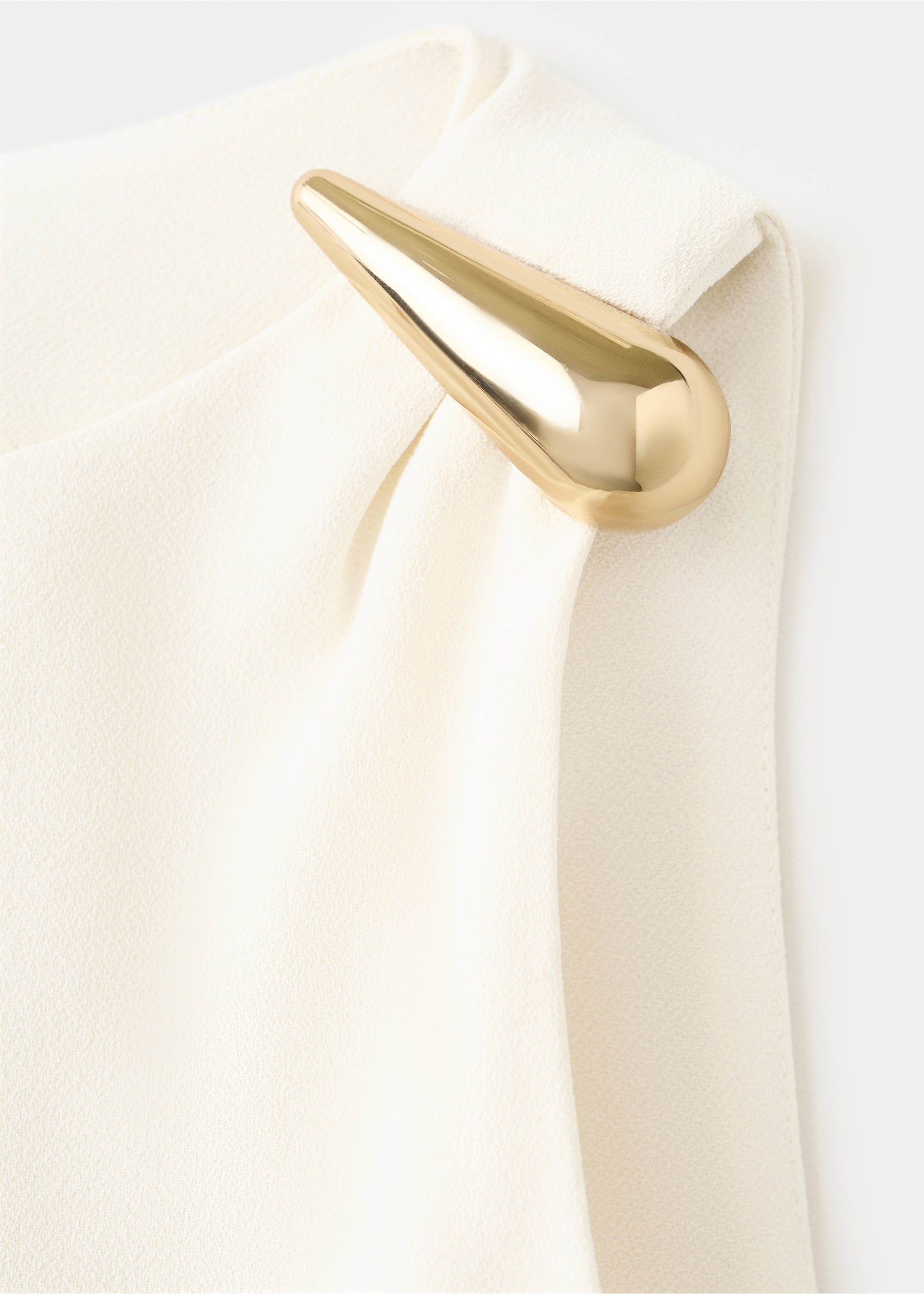 Long dress with asymmetrical sleeve - Details of the article 8, Ecru. Ref: 27005847-00.