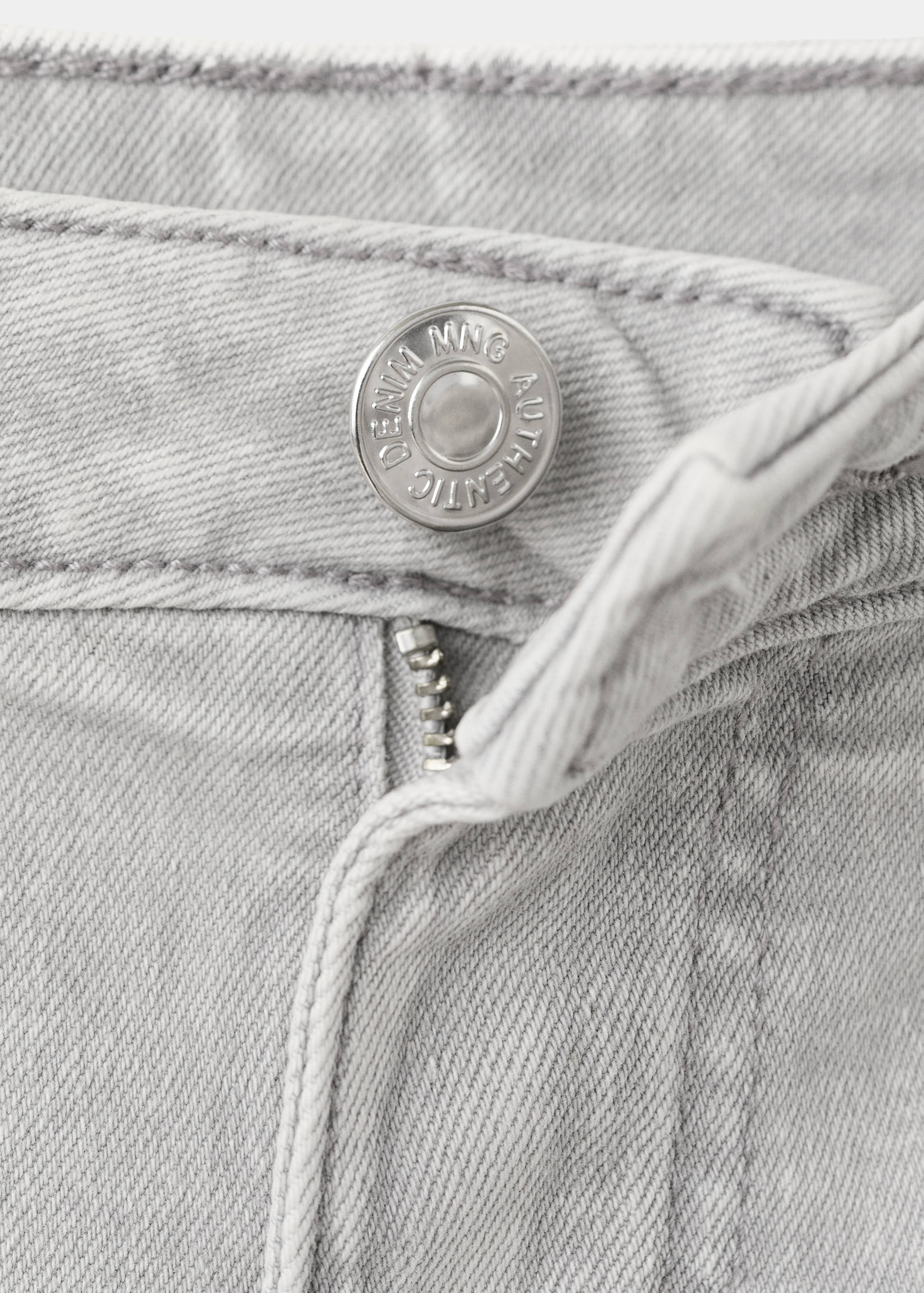 Straight shorts with frayed hem - Details of the article 8