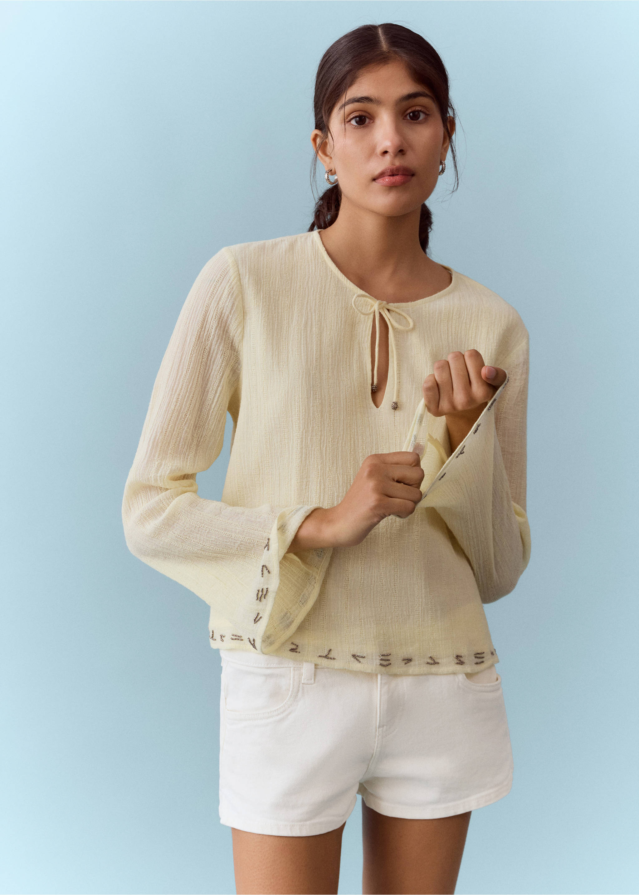 Микро-шорты с низкой посадкой - Средний план, Грязно-белый. Ref: 27005955-00.