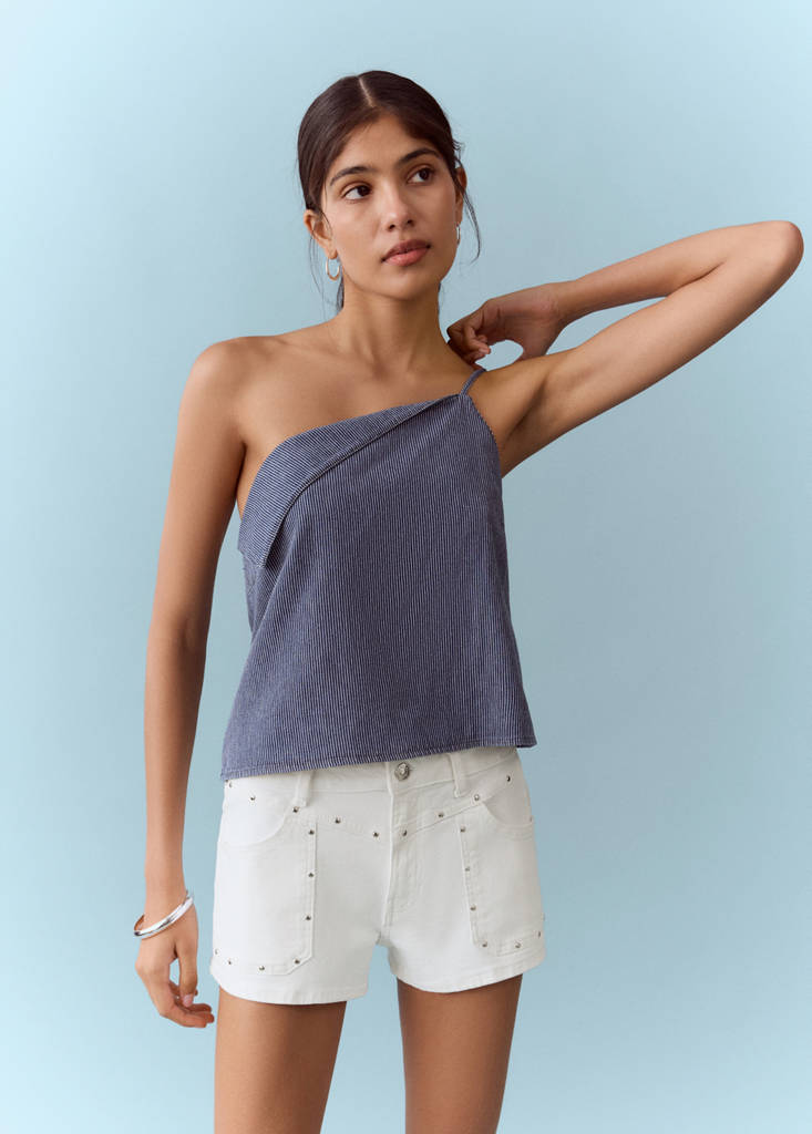 Shorts bolsillos tachuelas