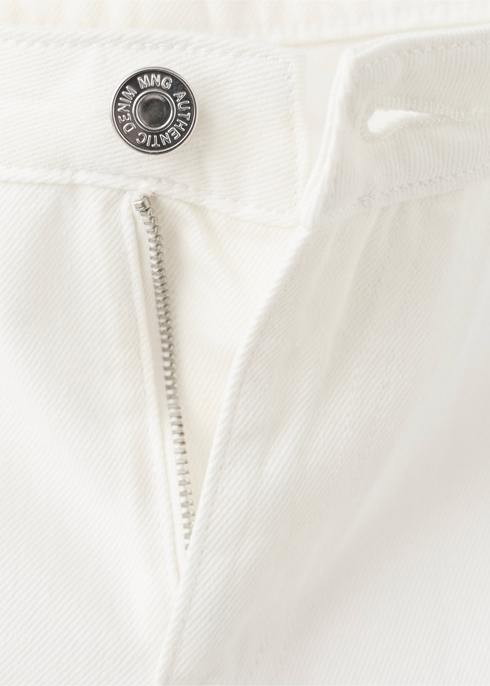 Relaxed low waist shorts - Details of the article 0, Off White. Ref: 27005960-00.