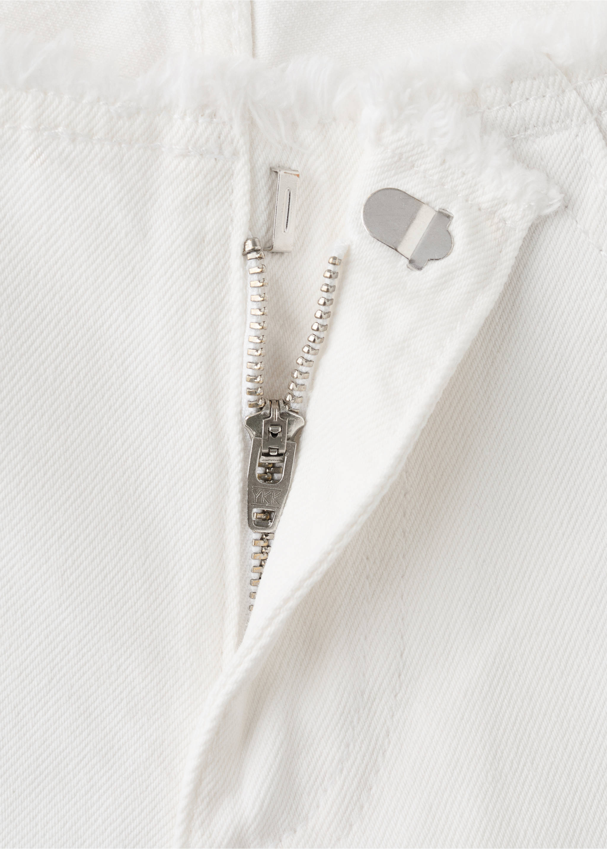 Shorts texans detalls desfilats - Detall de l'article 0, Blanc trencat. Ref: 27005964-00.