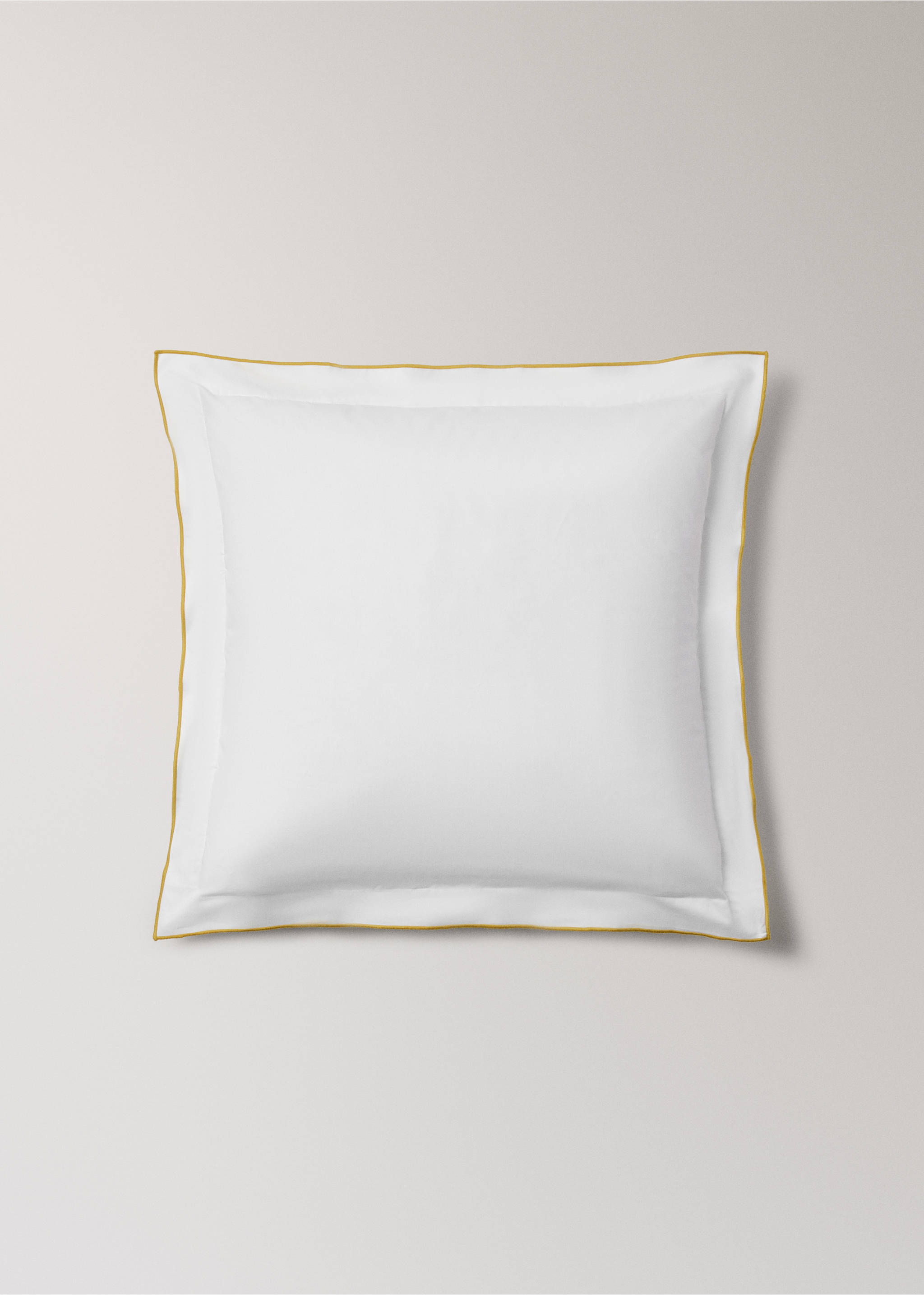 Två örngott i bomullspercale , 200 trådar, med kontrasterande overlock, 60x60 cm - Artikel utan modell, Mellanrosa. Ref: 27005982-00.