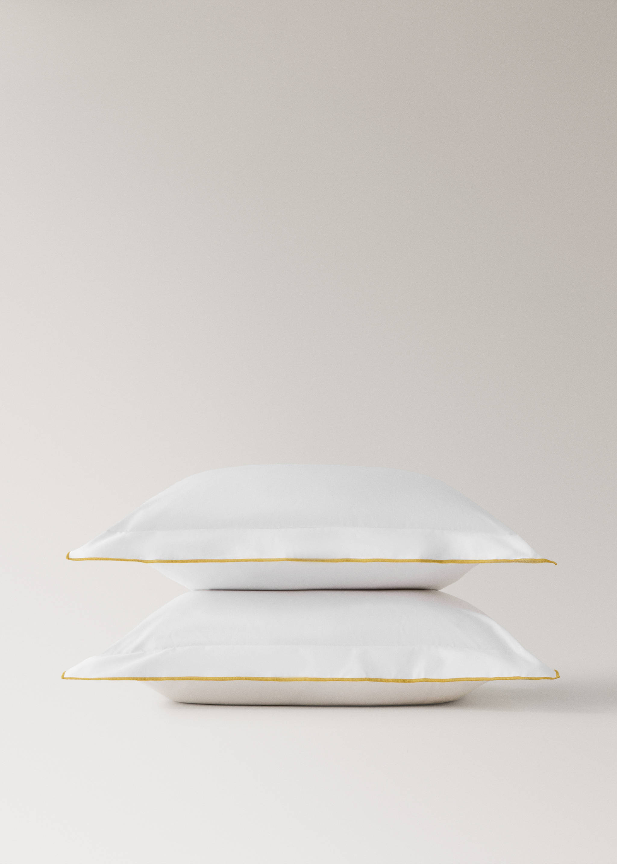 Two 200-thread-count cotton percale pillowcases with contrasting overlock 60 x 60 cm - Details of the article 3