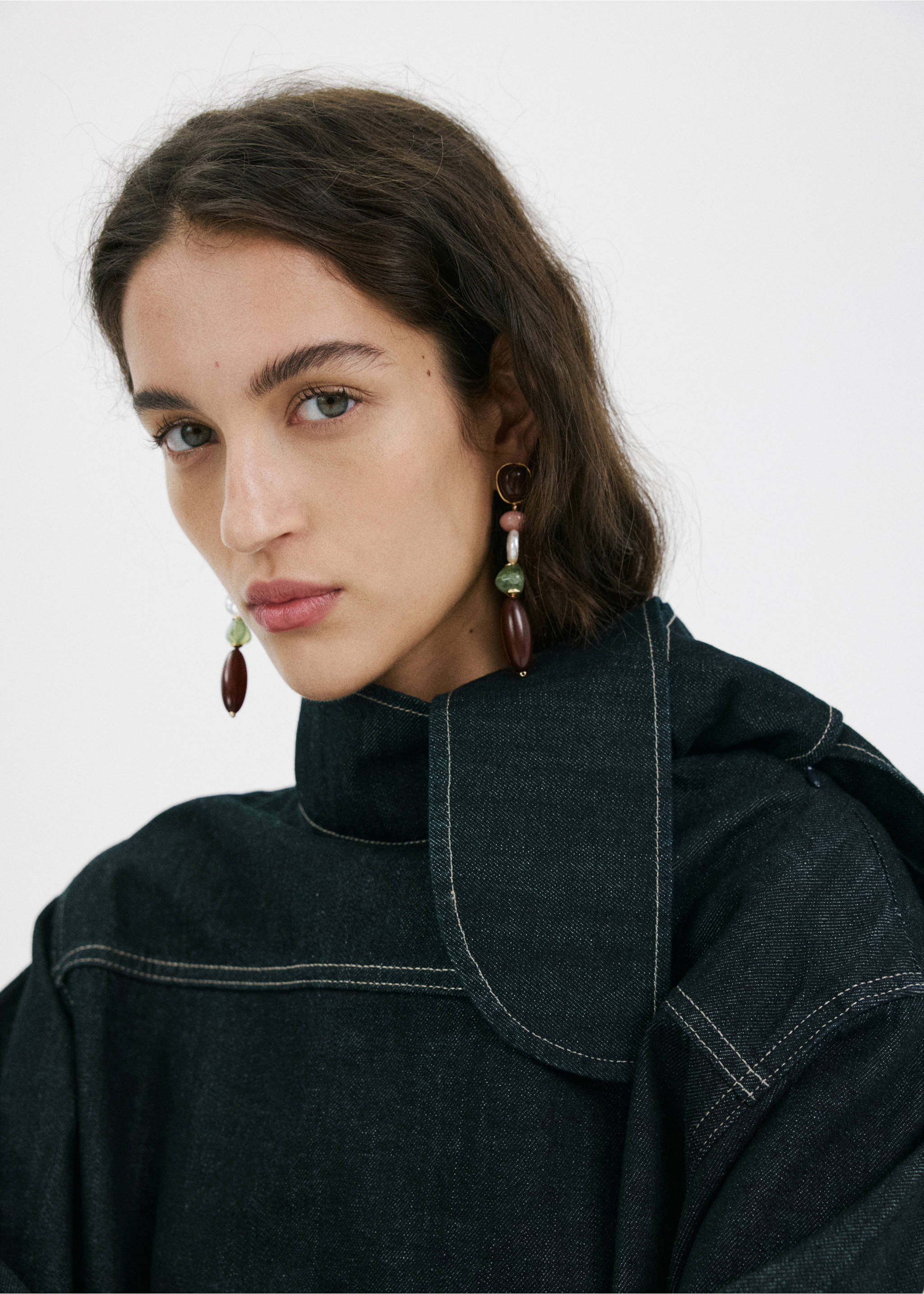 Boucles d'oreilles pendantes combinées - Plan général, Marron. Ref: 27005987-00.