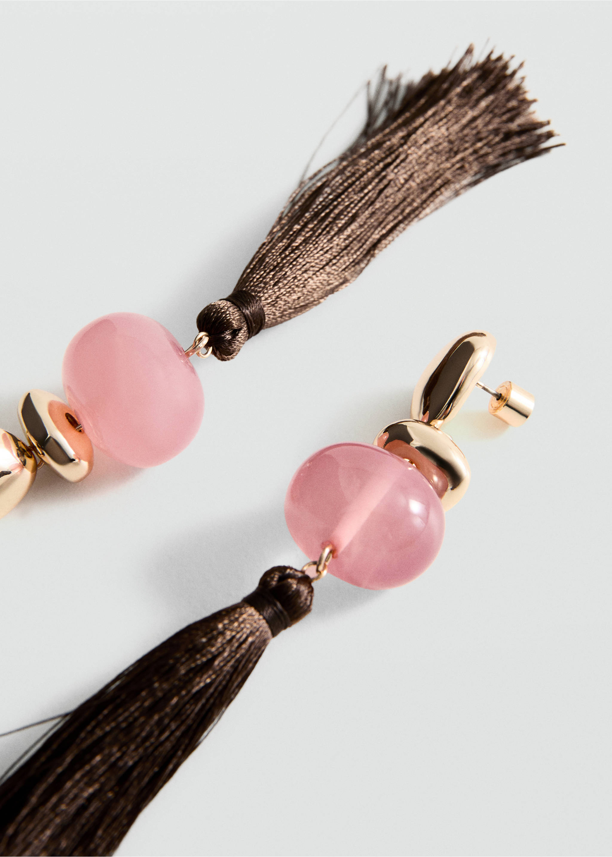 Boucles d'oreilles pendantes pompons - Plan moyen, Marron. Ref: 27005988-00.