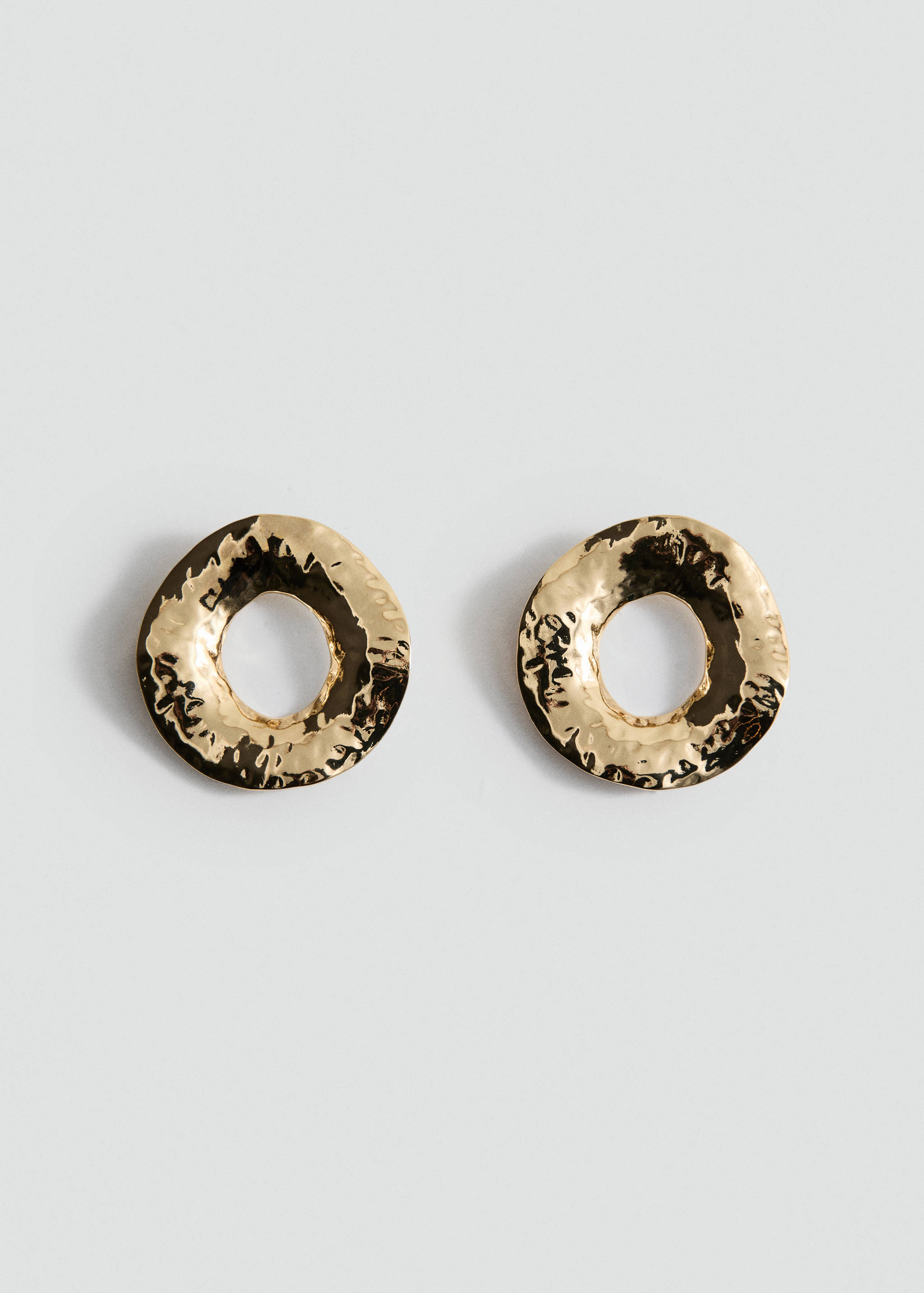 Earrings with round relief - Article without model