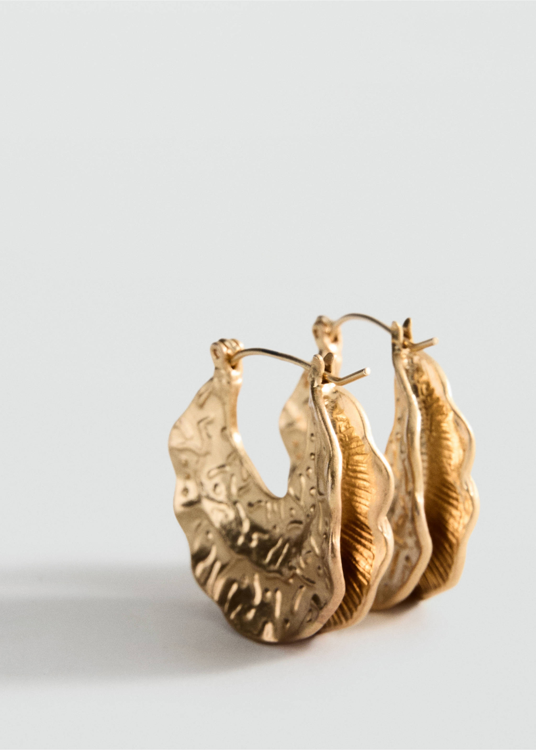 Textured hoop earrings - Medium plane, Gold. Ref: 27005991-00.