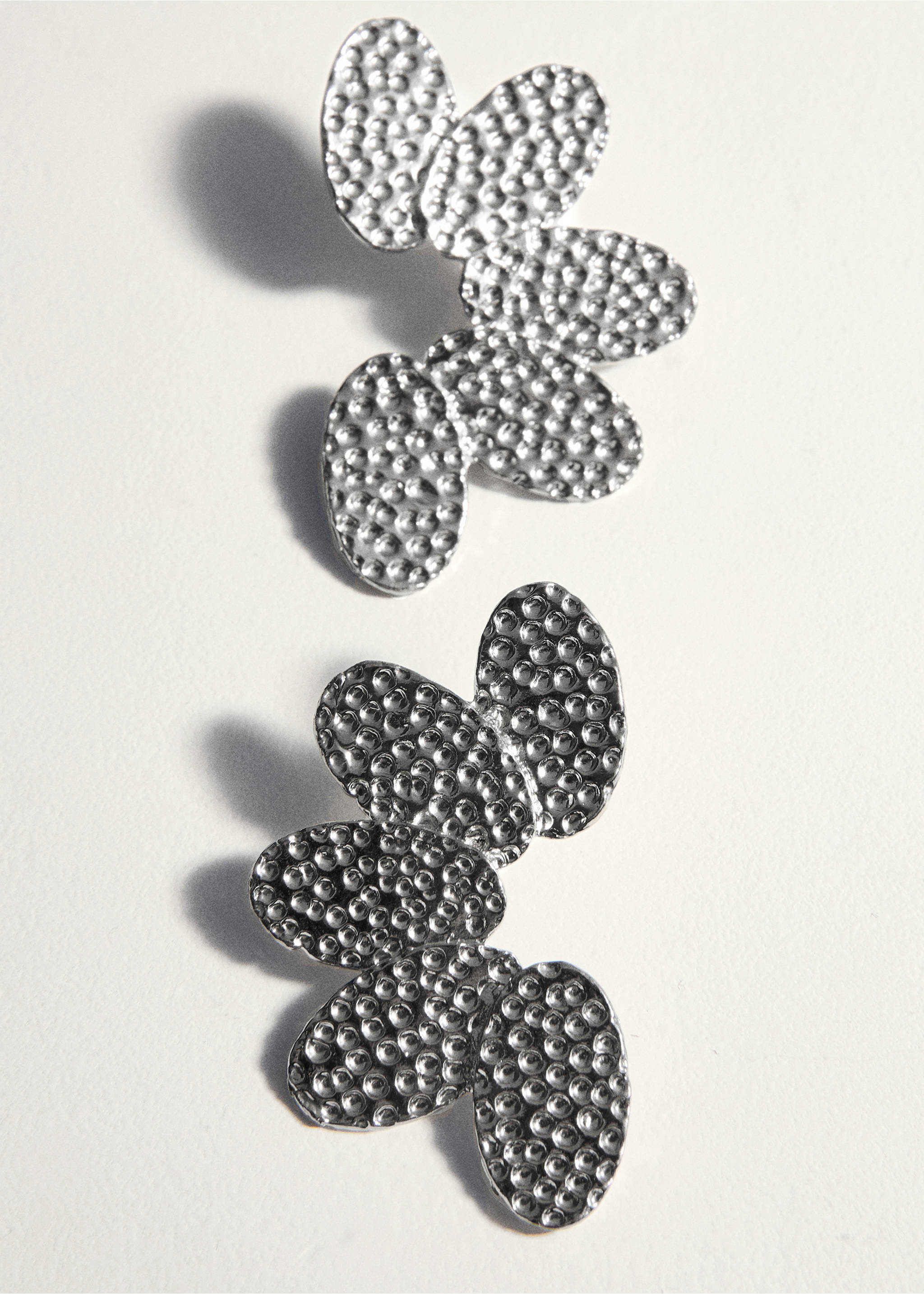 Arracades disseny flor - Detall de l'article 5, Platejat. Ref: 27005999-00.