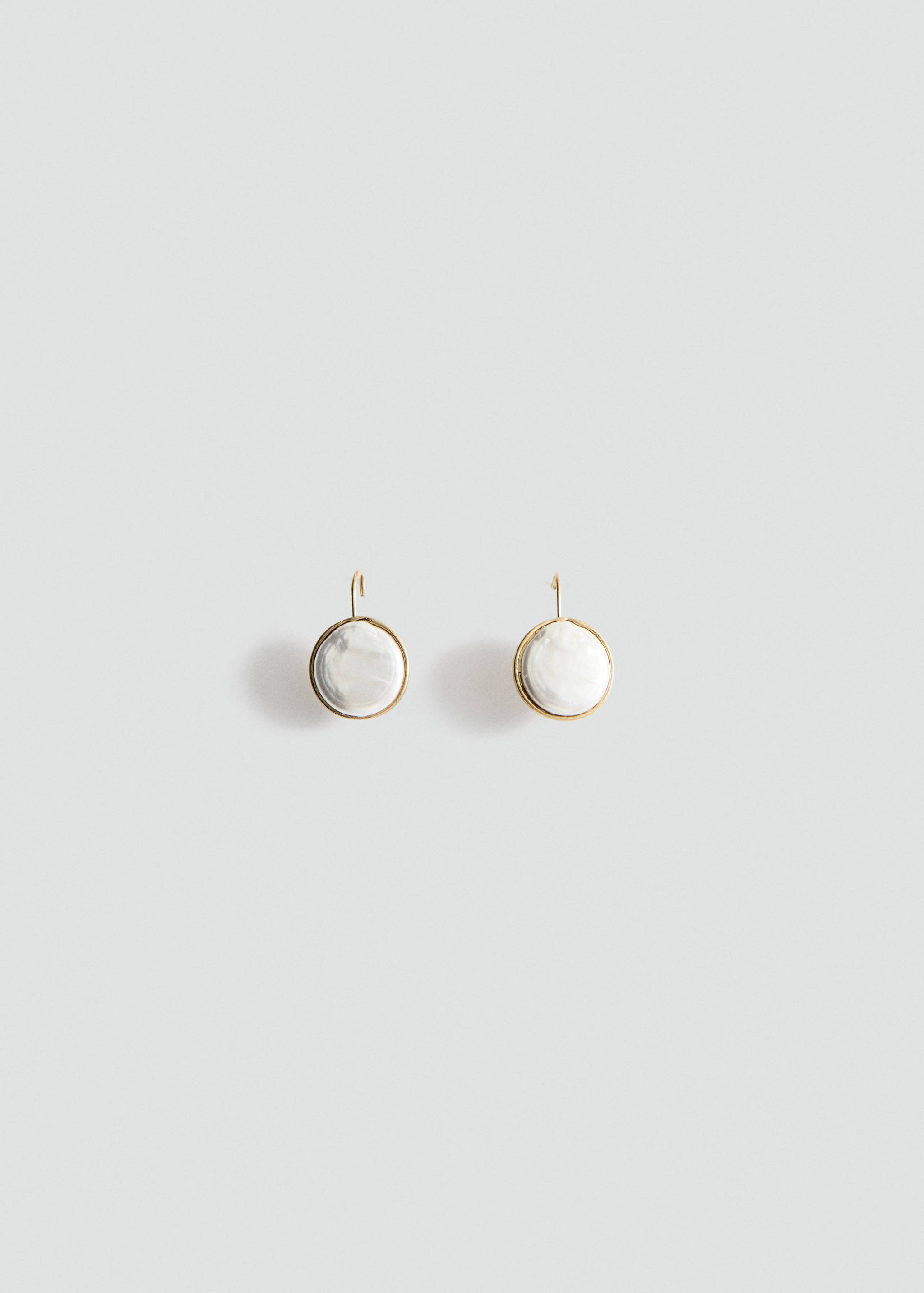 Round resin earrings - Article without model