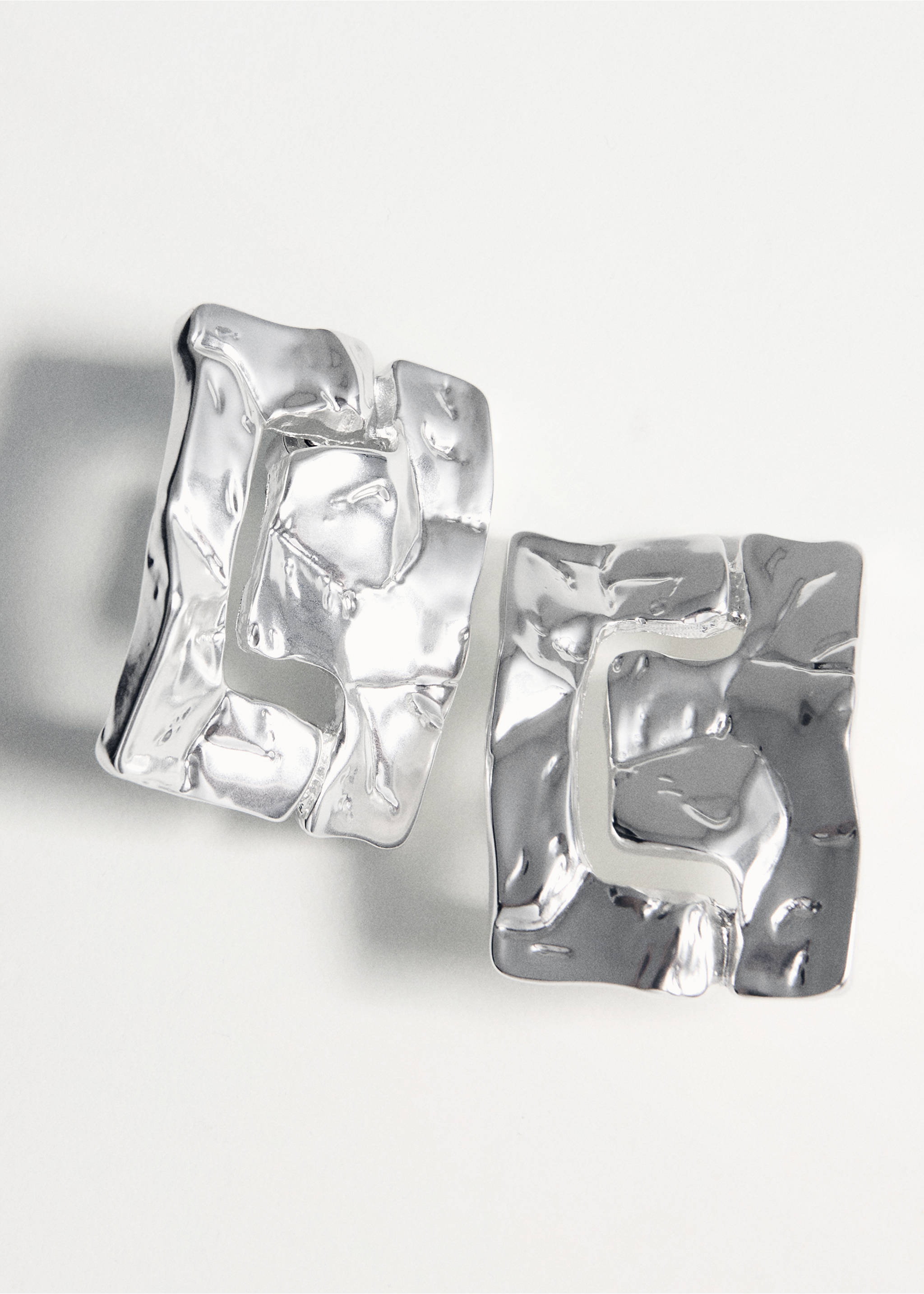 Square metallic earrings - Details of the article 5, Silver. Ref: 27006005-00.