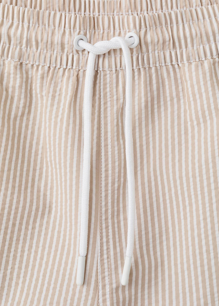 Seersucker swimming trunks — Sand