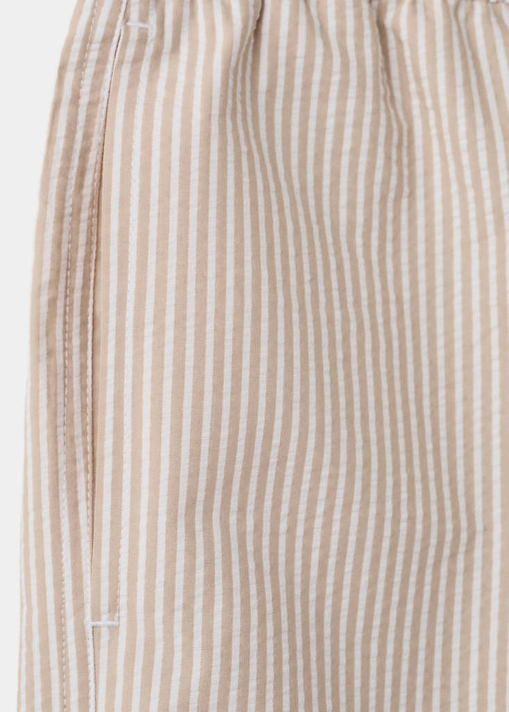 Seersucker swimming trunks — Sand