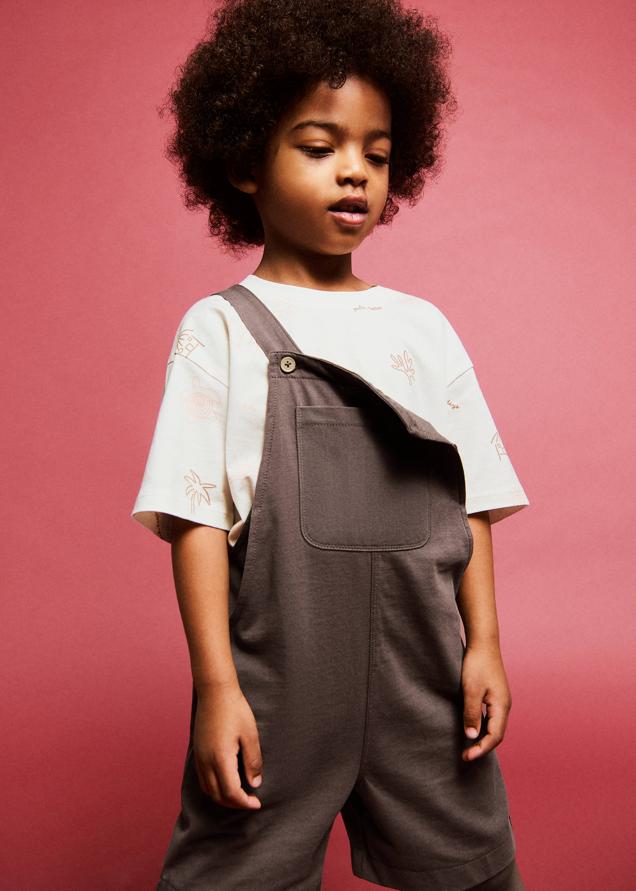 Camiseta detalles estampados - Plano general