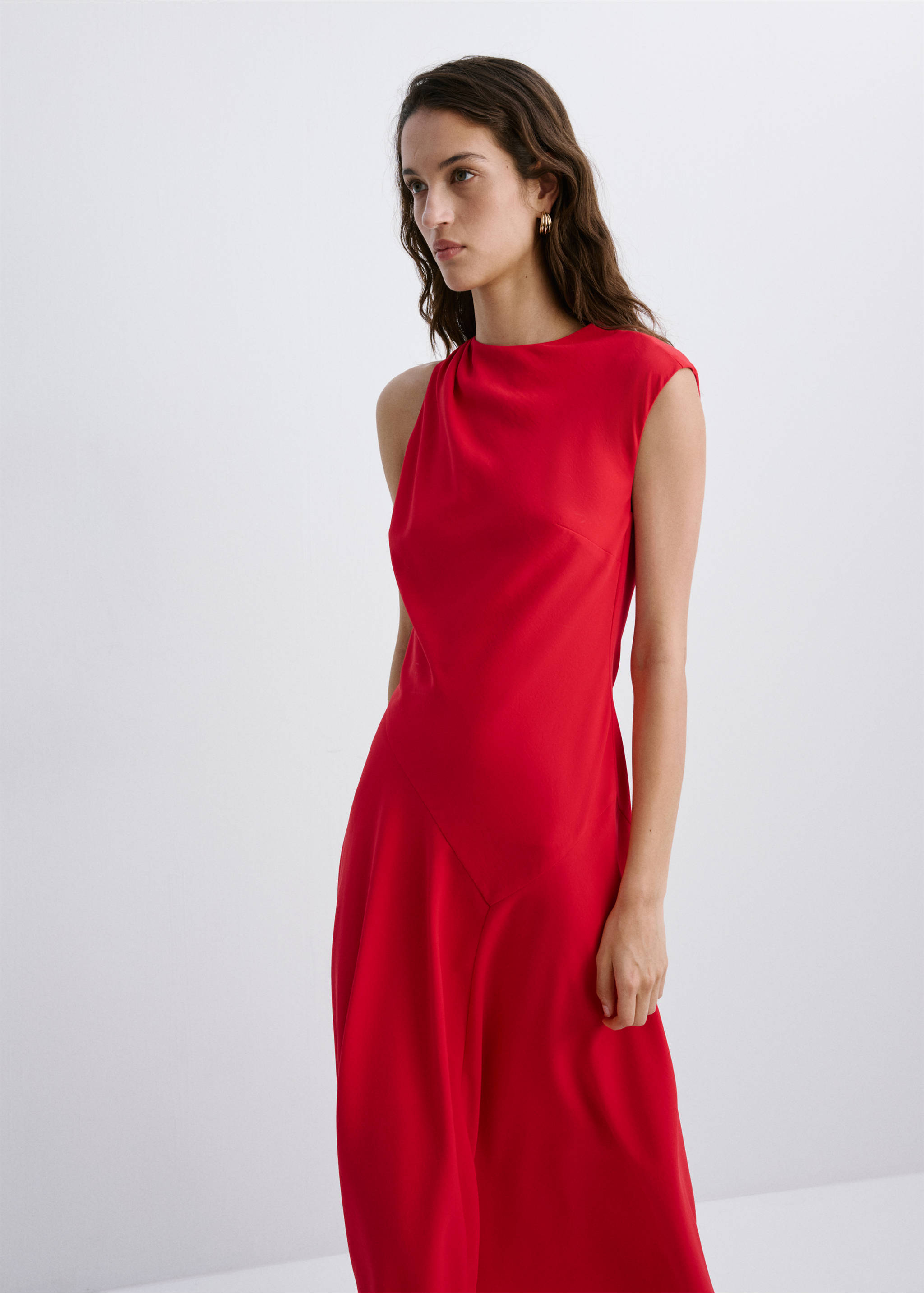 Asymmetric sleeve midi dress - Details of the article 2, Red. Ref: 27006362-00.