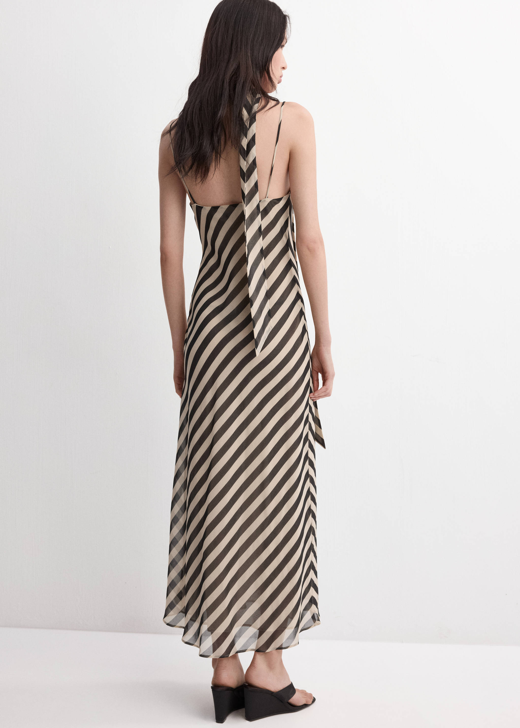 Printed dress with foulard - Reverse of the article