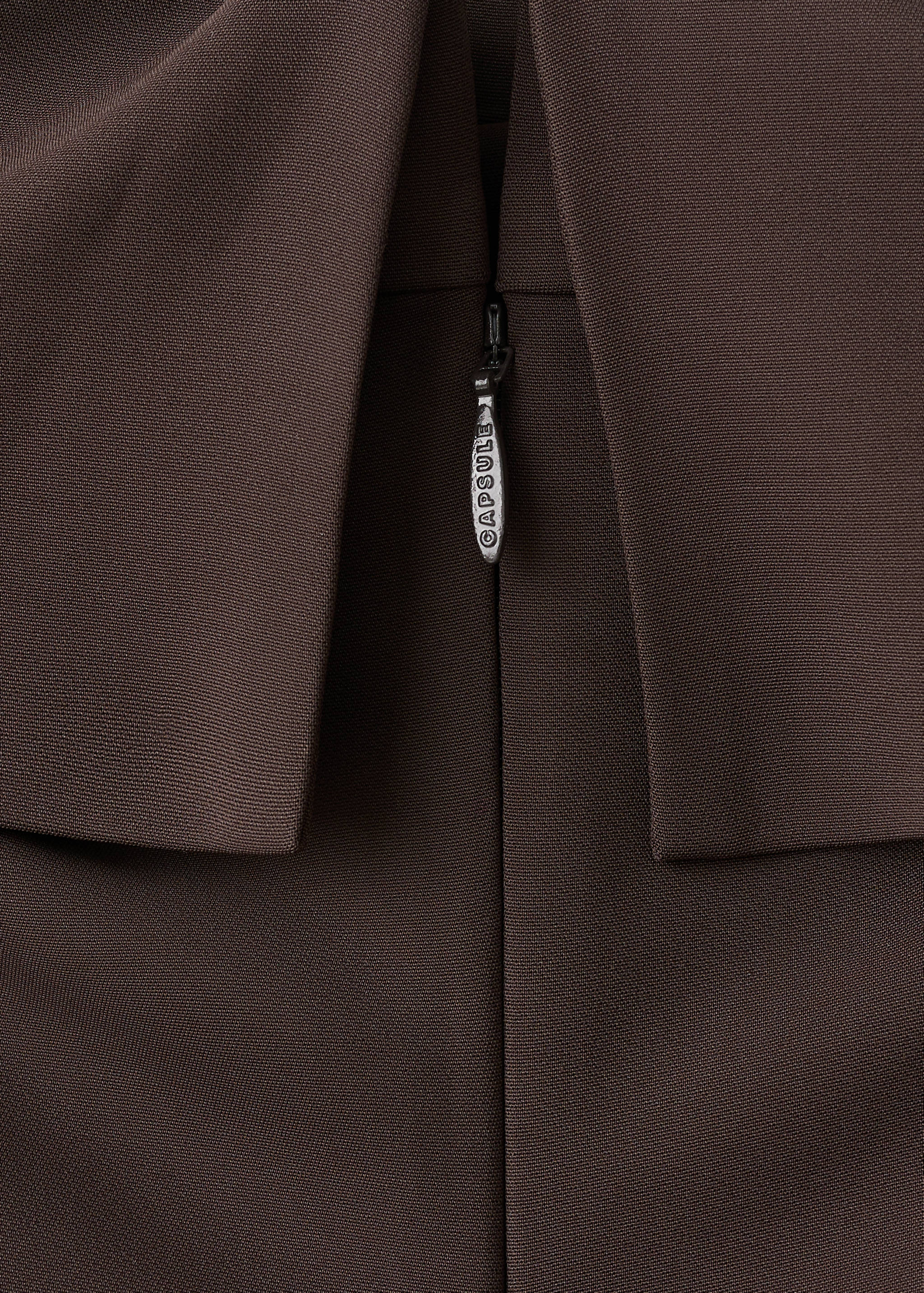 Robe épaules dénudées détail ouverture - Détail de l'article 8