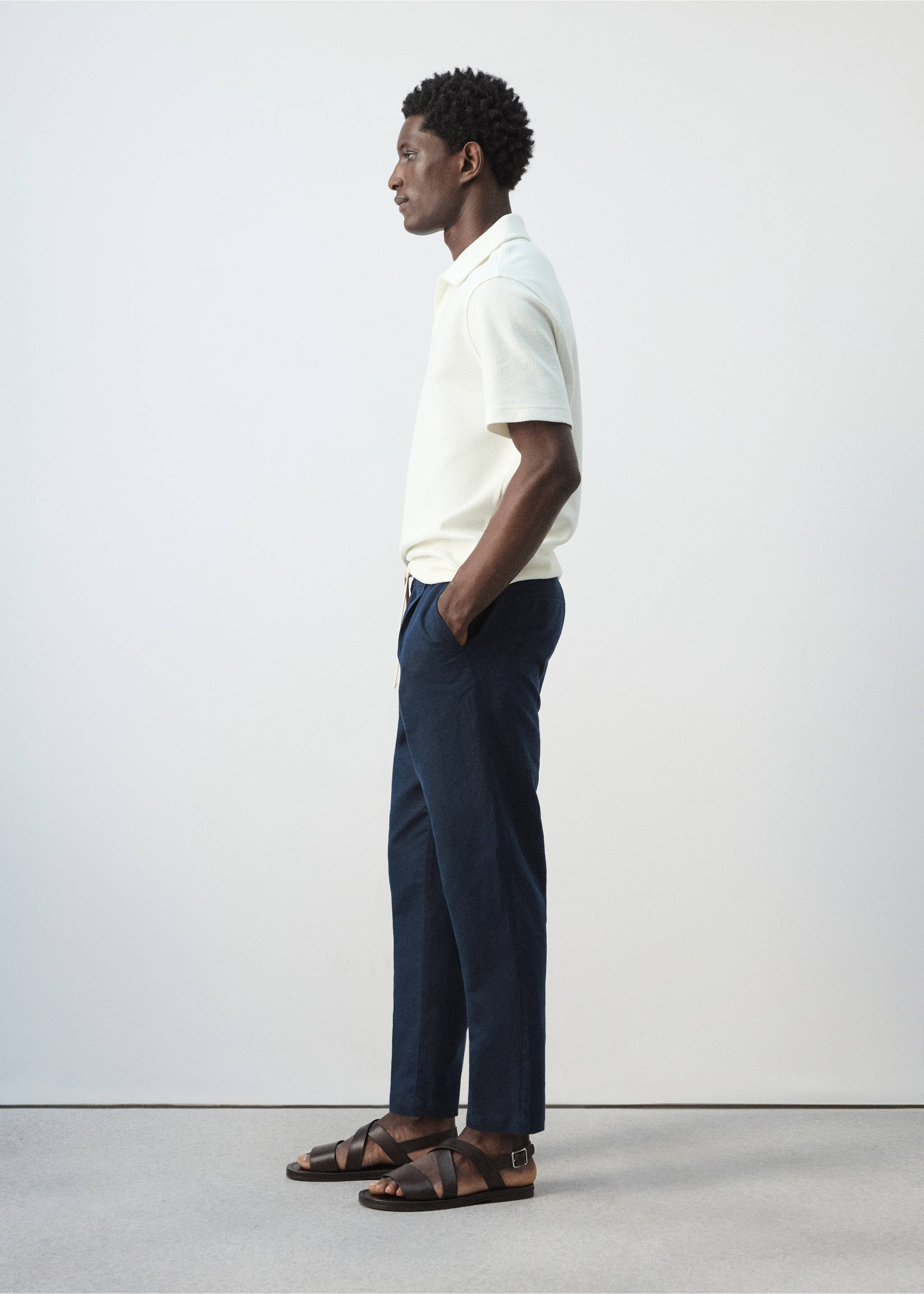 Pantalón lino algodón slim fit cropped - Detalle del artículo 2, Azul marino. Ref: 27006714-00.