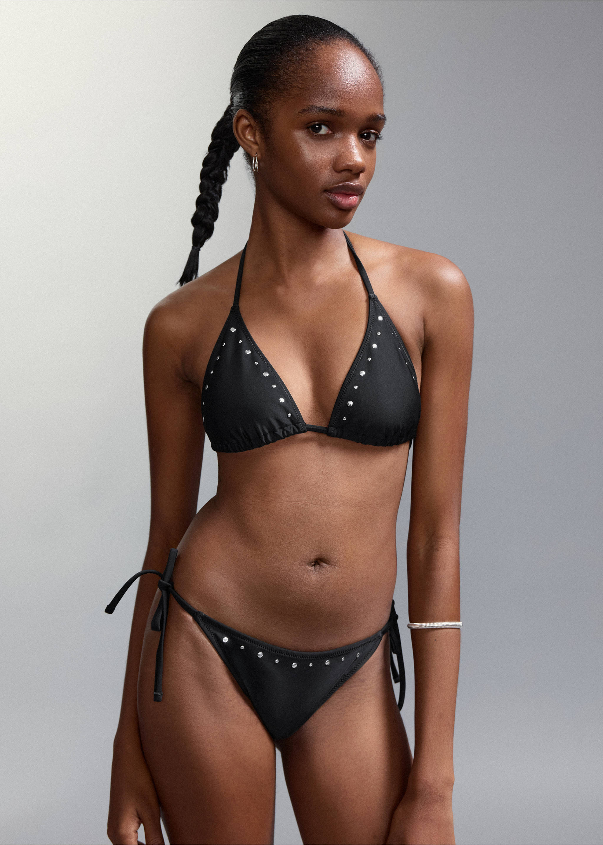 Бикини с декоративными заклепками и плавками средней посадки - Средний план, Черный. Ref: 27006724-00.