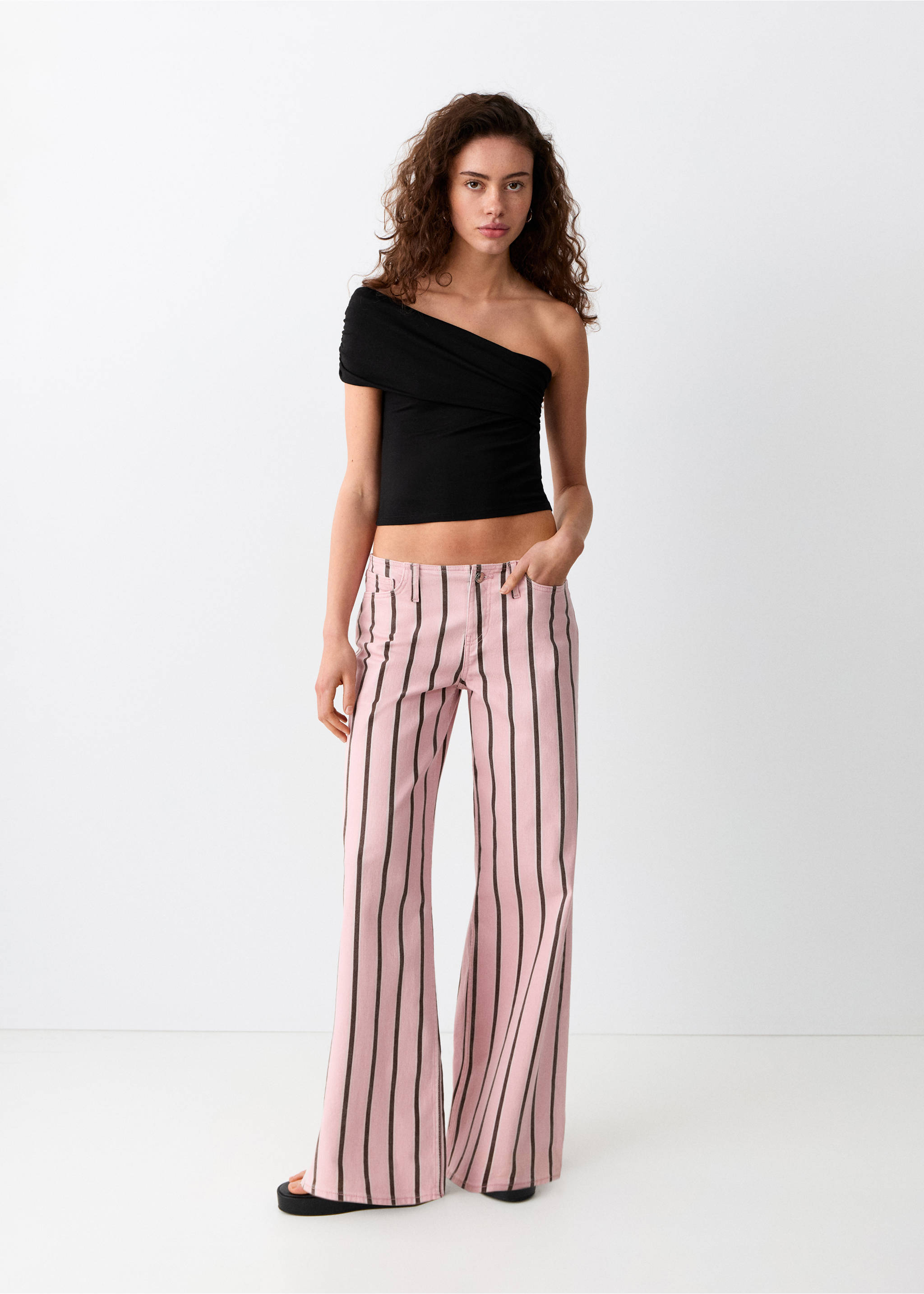 Asymmetrical crop top - General plane, Black. Ref: 27006747-00.