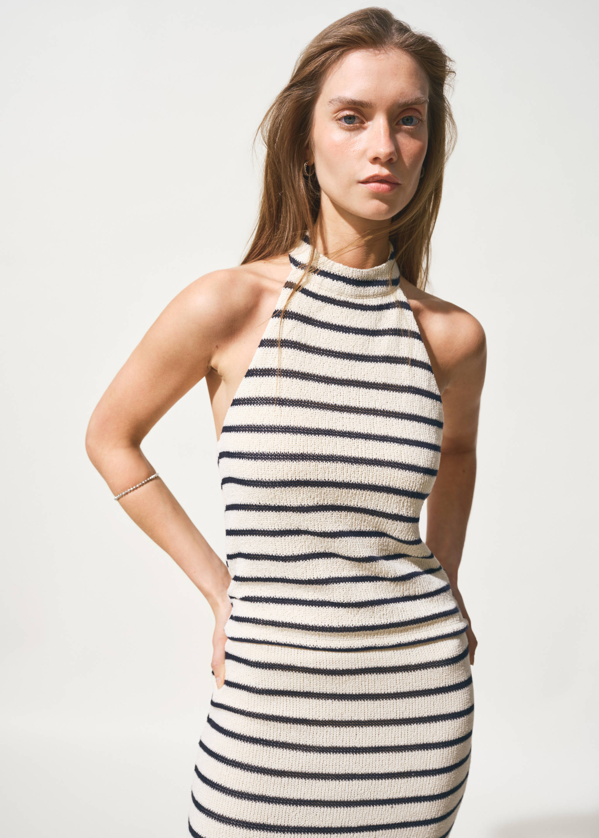 بلوزة مخططة برقبة halter مخططة - رؤية وسط