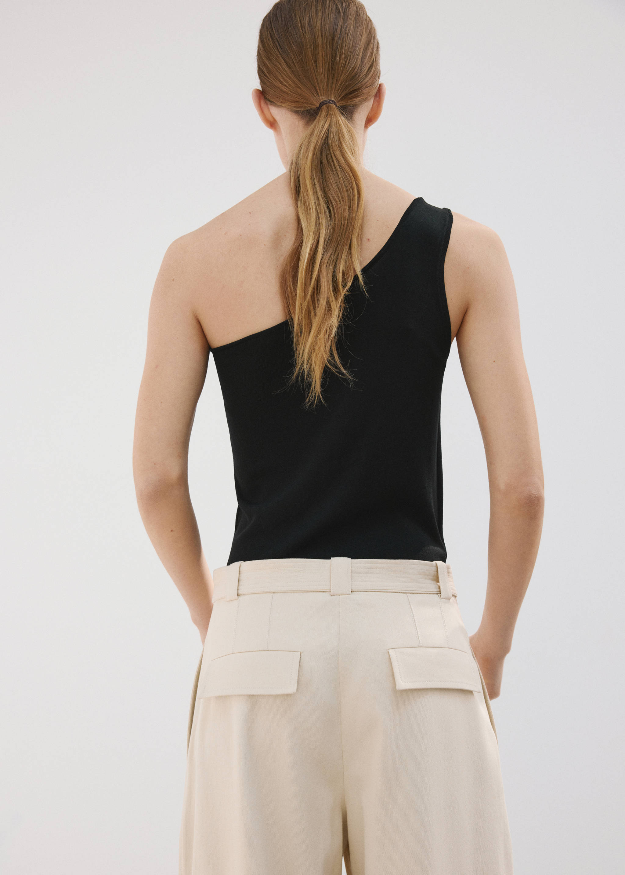 Asymmetrical top with knot detail - Reverse of the article