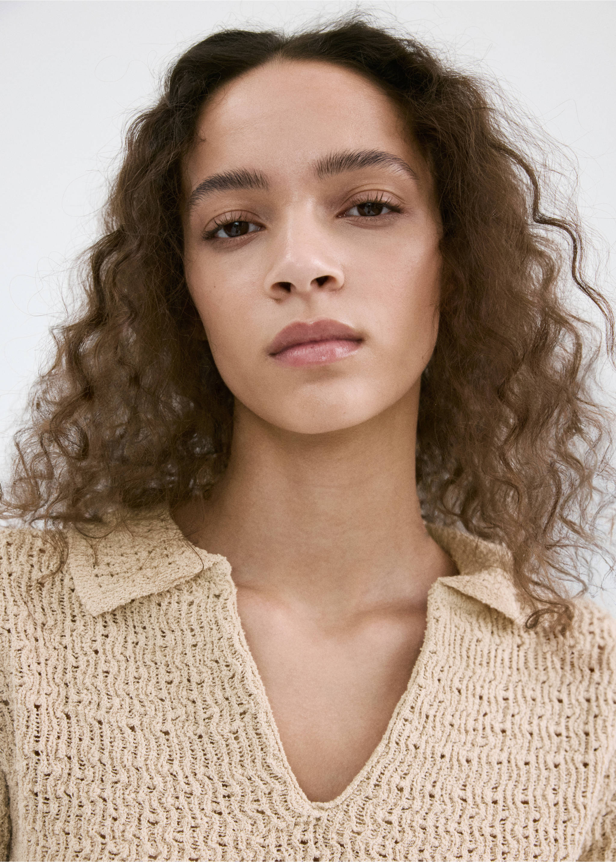 Strickpullover mit Poloshirt-Kragen - Detail des Artikels 6, Sandfarben. Ref: 27007146-00.