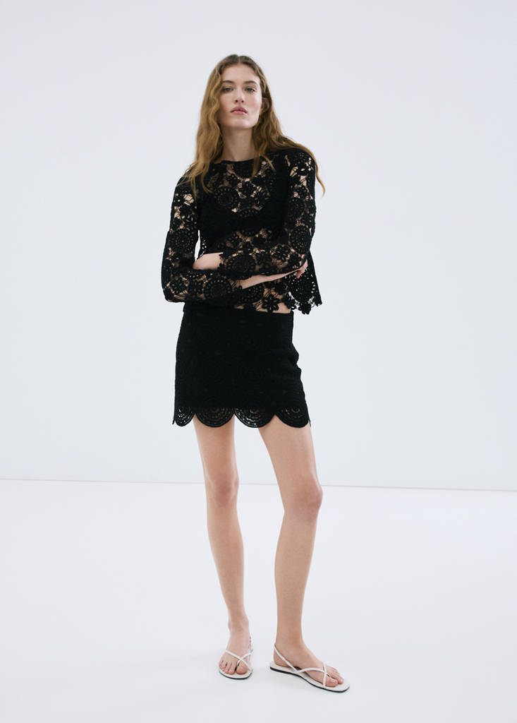 Openwork knitted floral sweater — Black