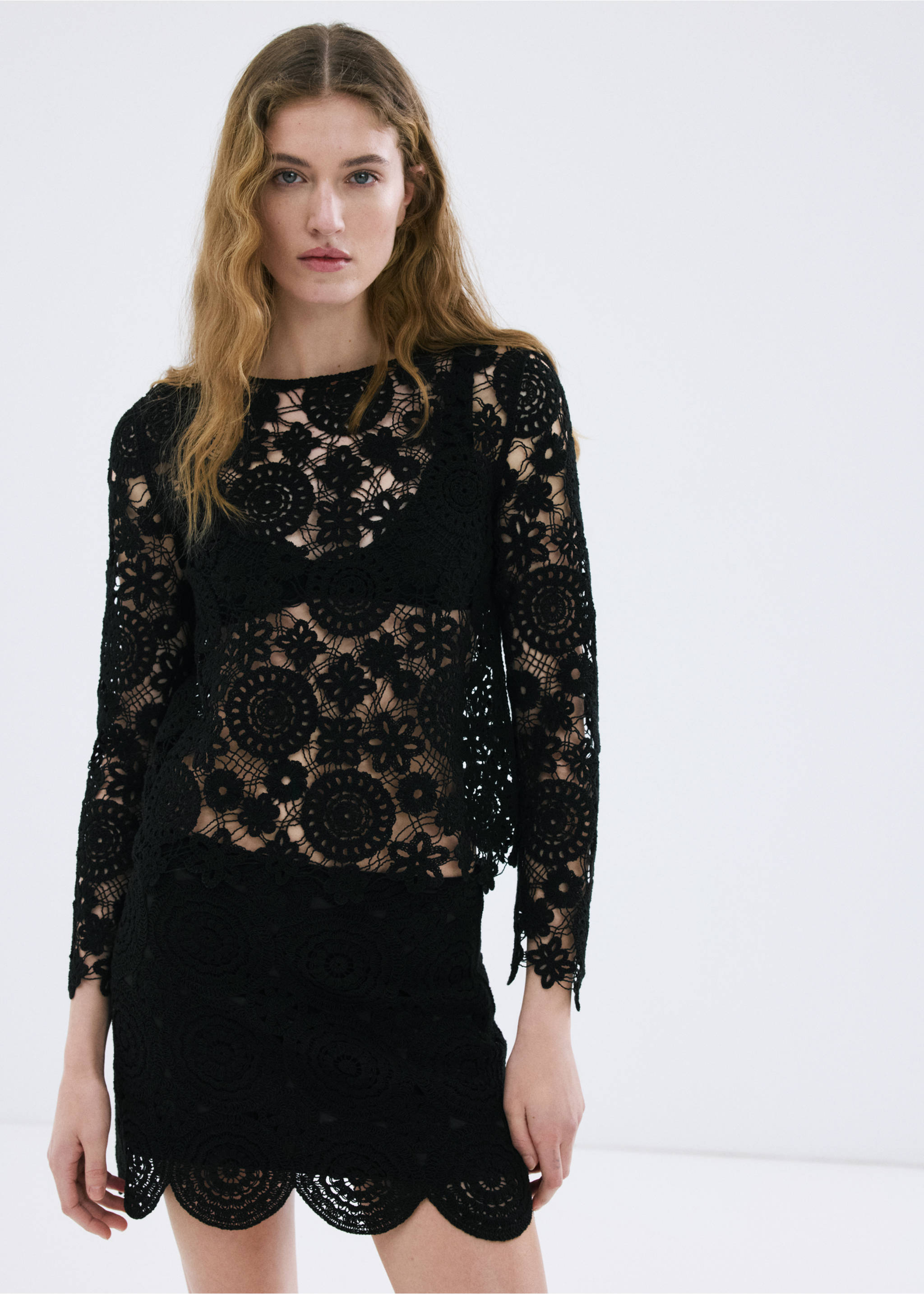 Openwork knitted floral sweater - Medium plane, Black. Ref: 27007148-00.