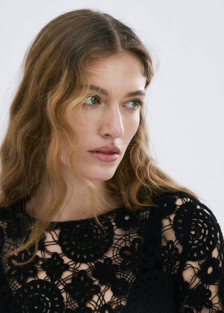 Openwork knitted floral sweater — Black