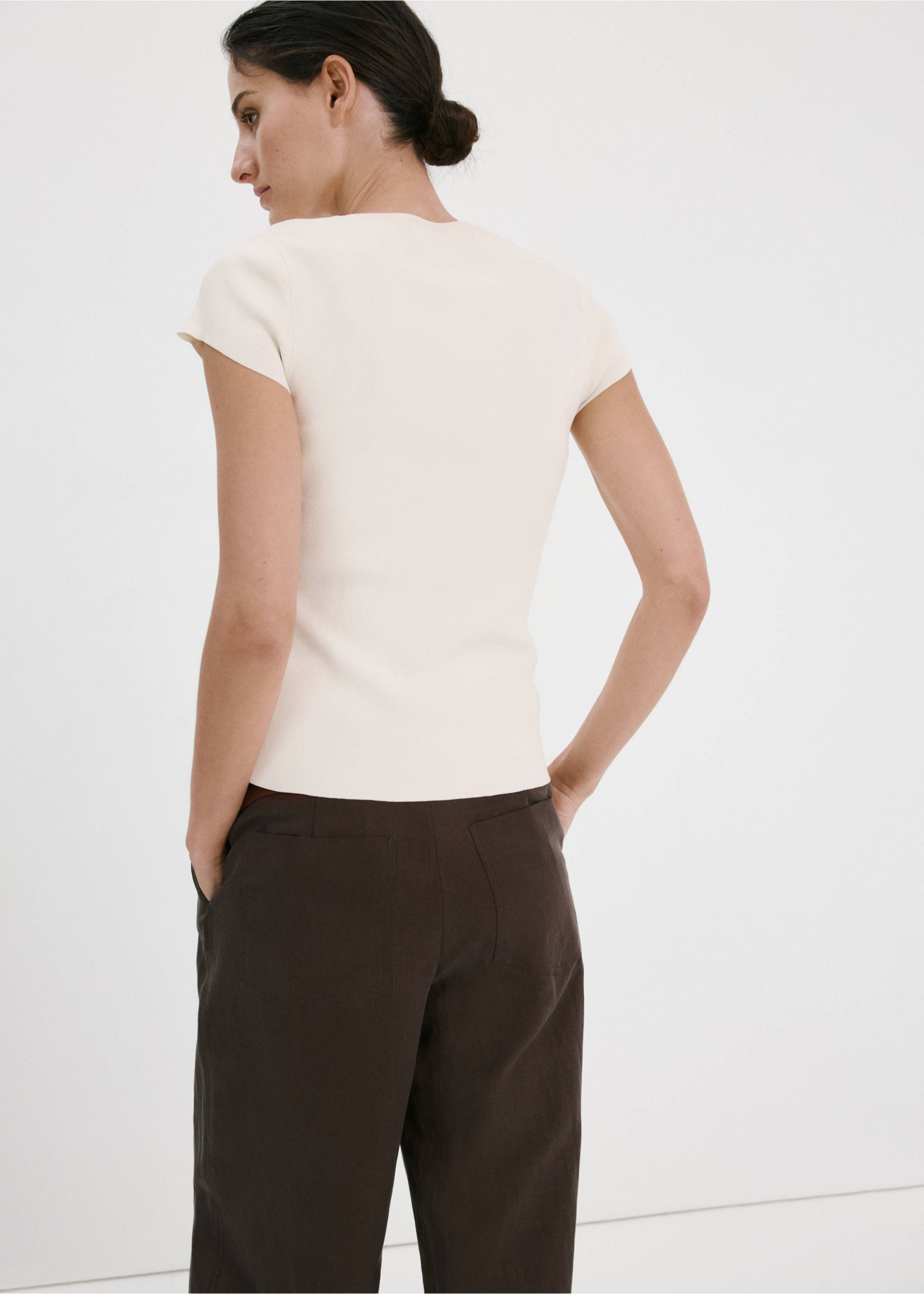 Buttons detail knit sweater - Reverse of the article, Ecru. Ref: 27007150-00.