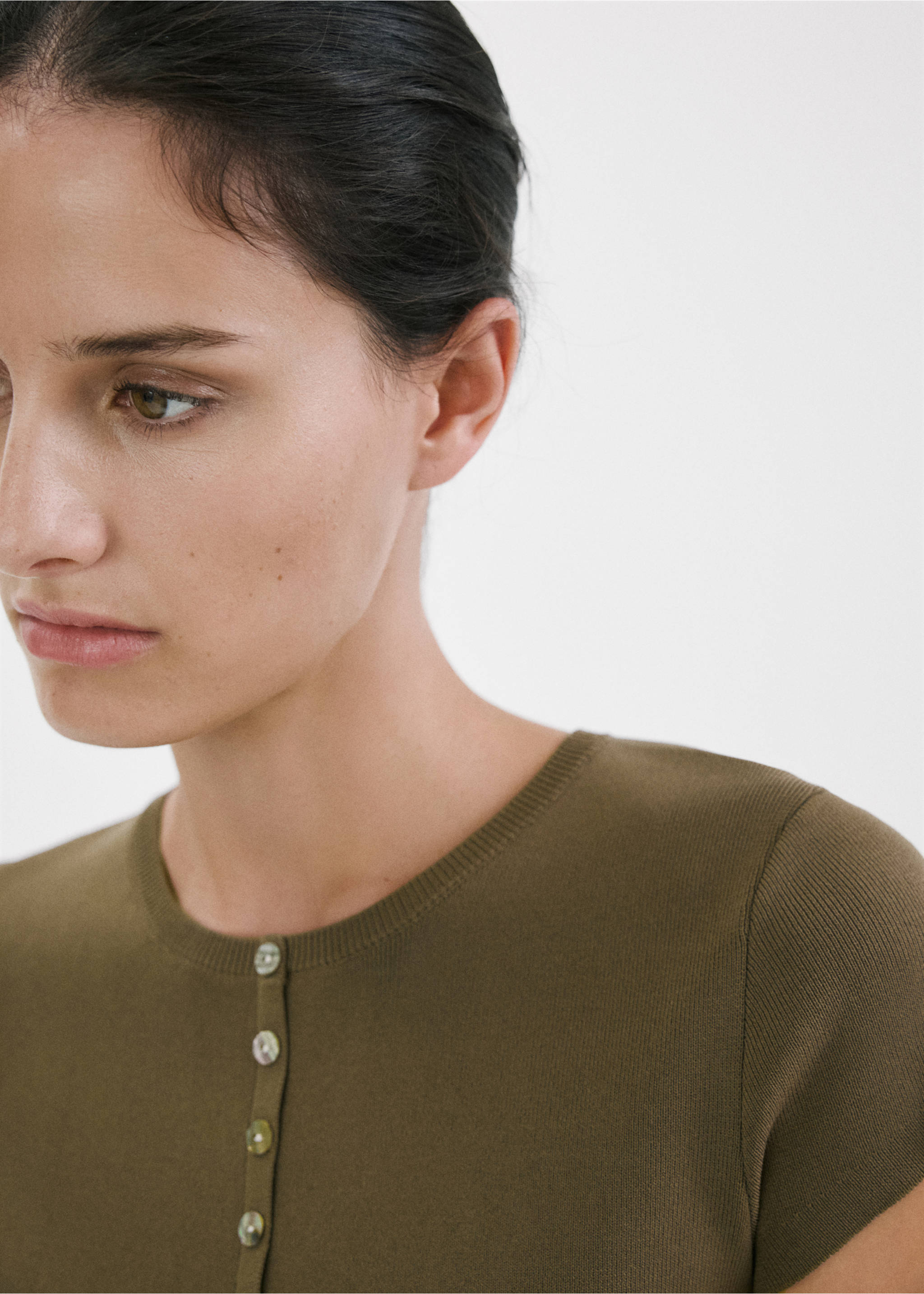 Buttons detail knit sweater - Details of the article 1, Medium Brown. Ref: 27007150-00.