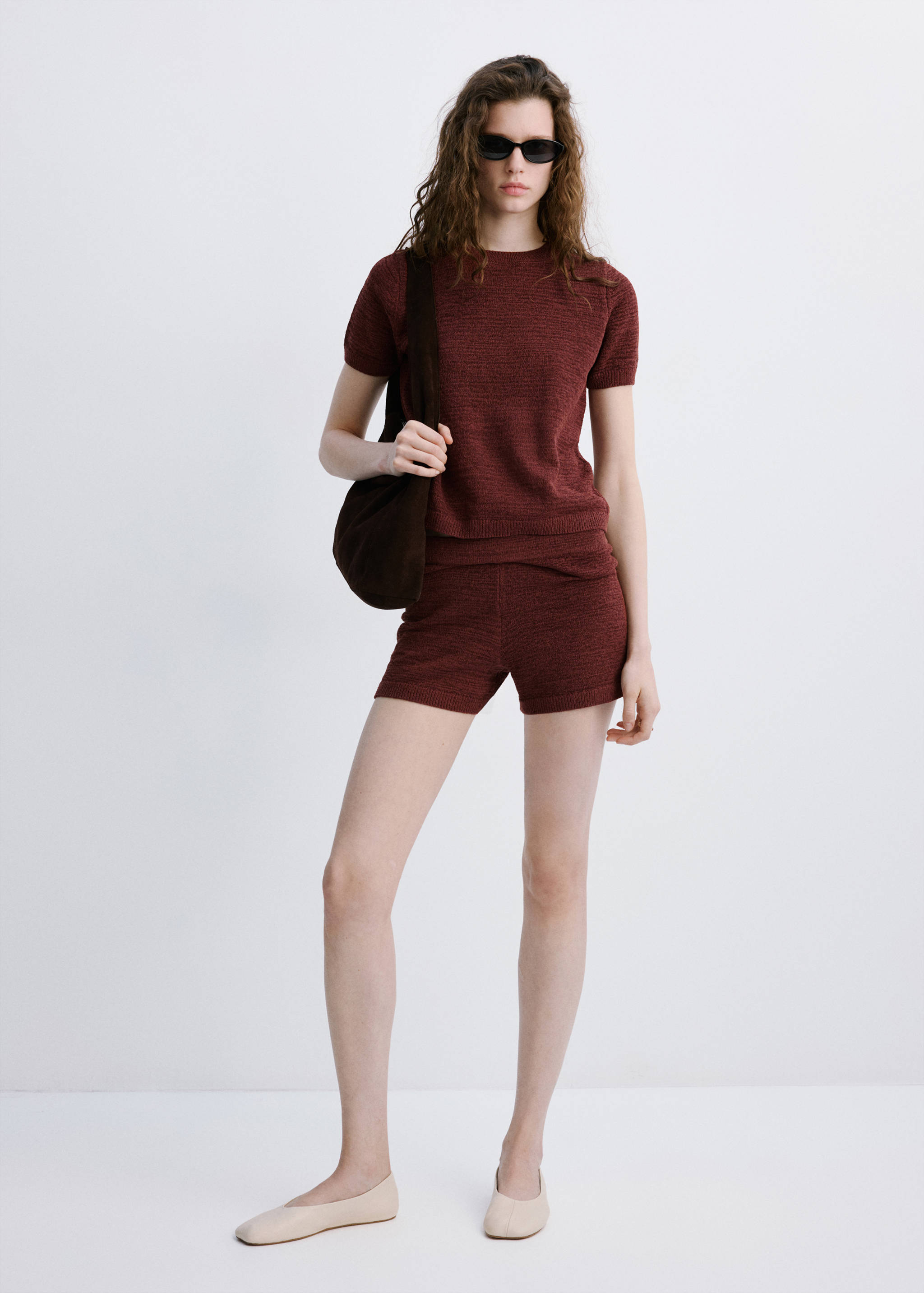 Трикотажный свитер с коротким рукавом - Общий план